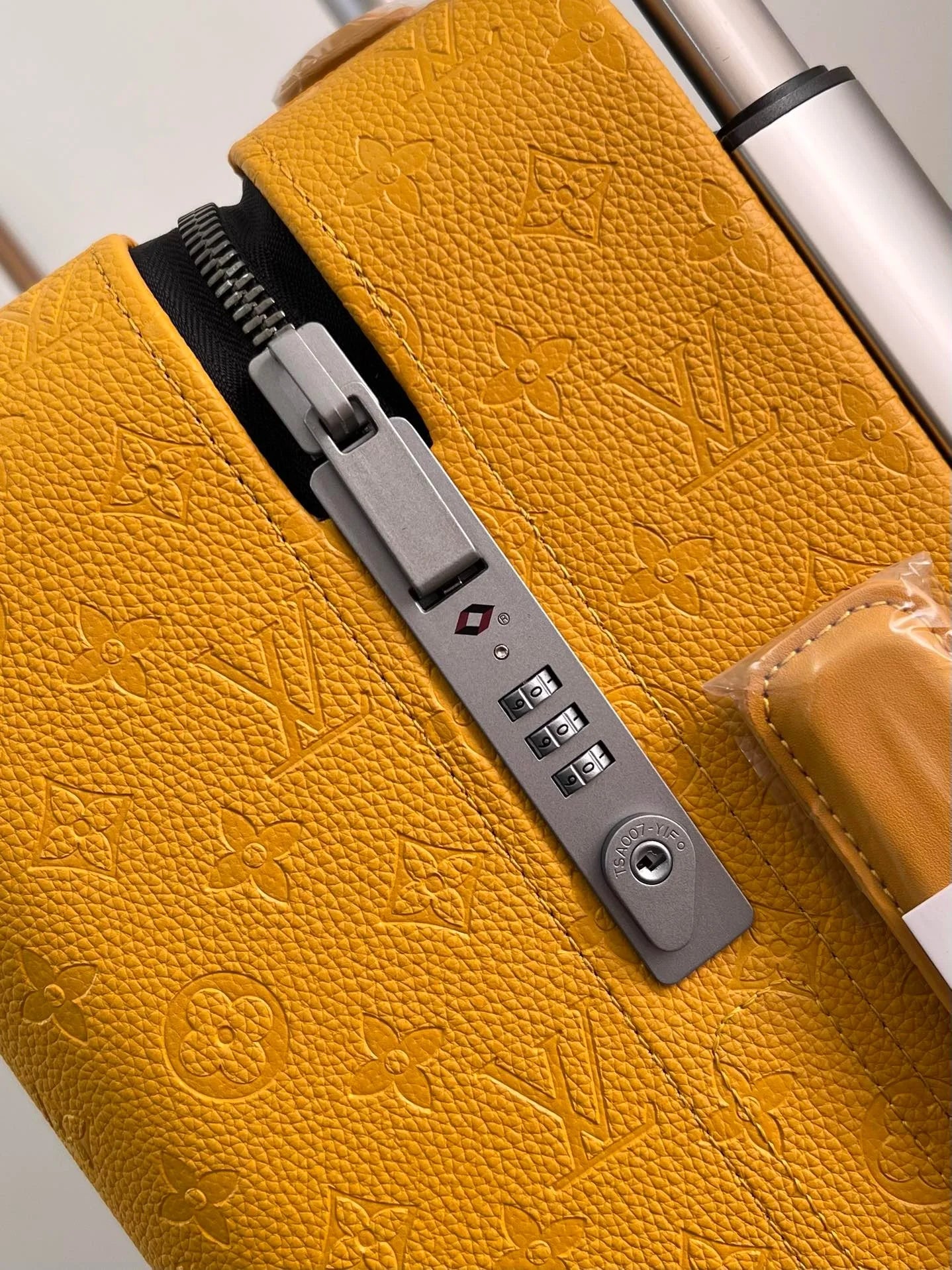 LV LUGGAGE