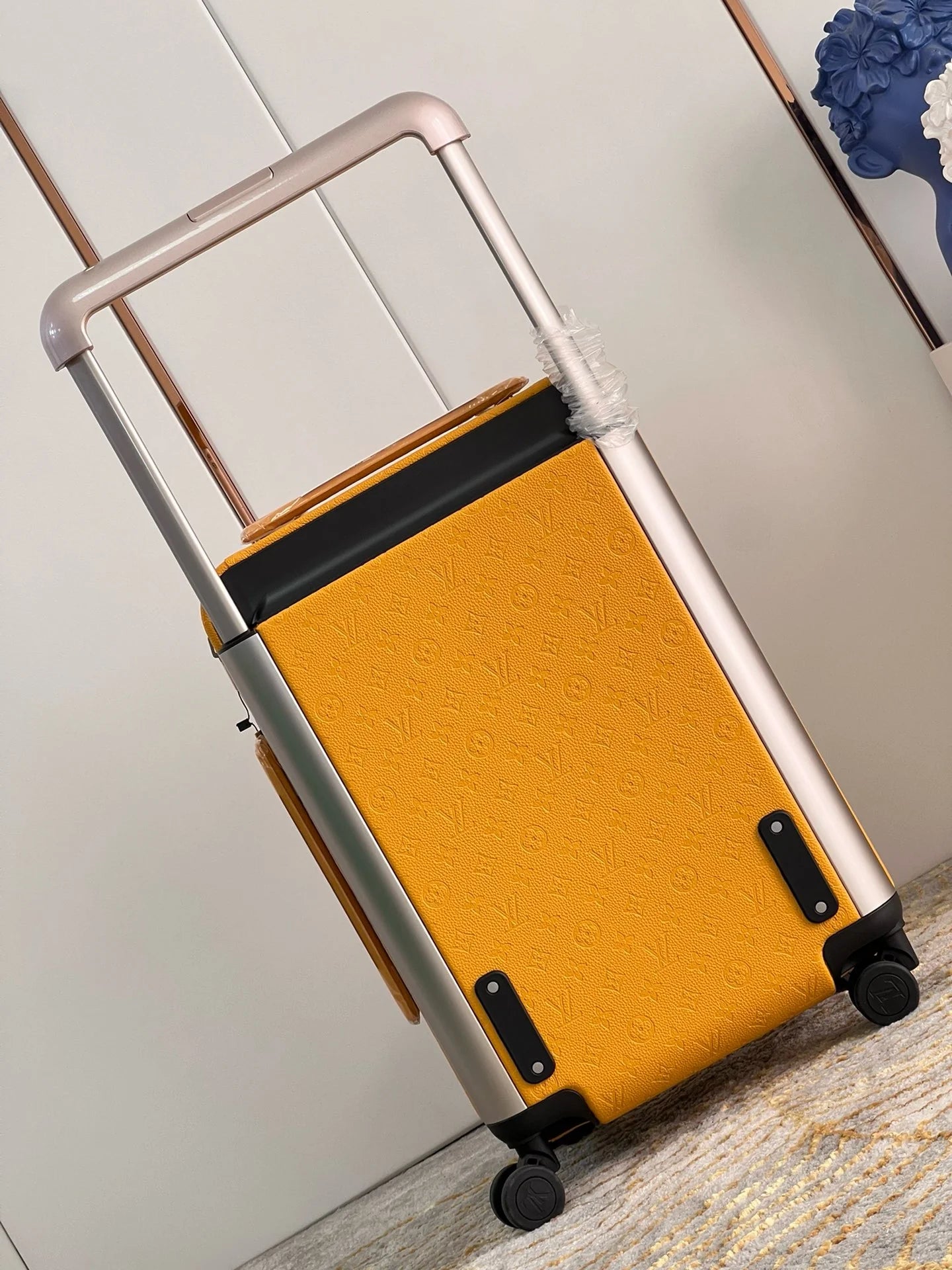 LV LUGGAGE