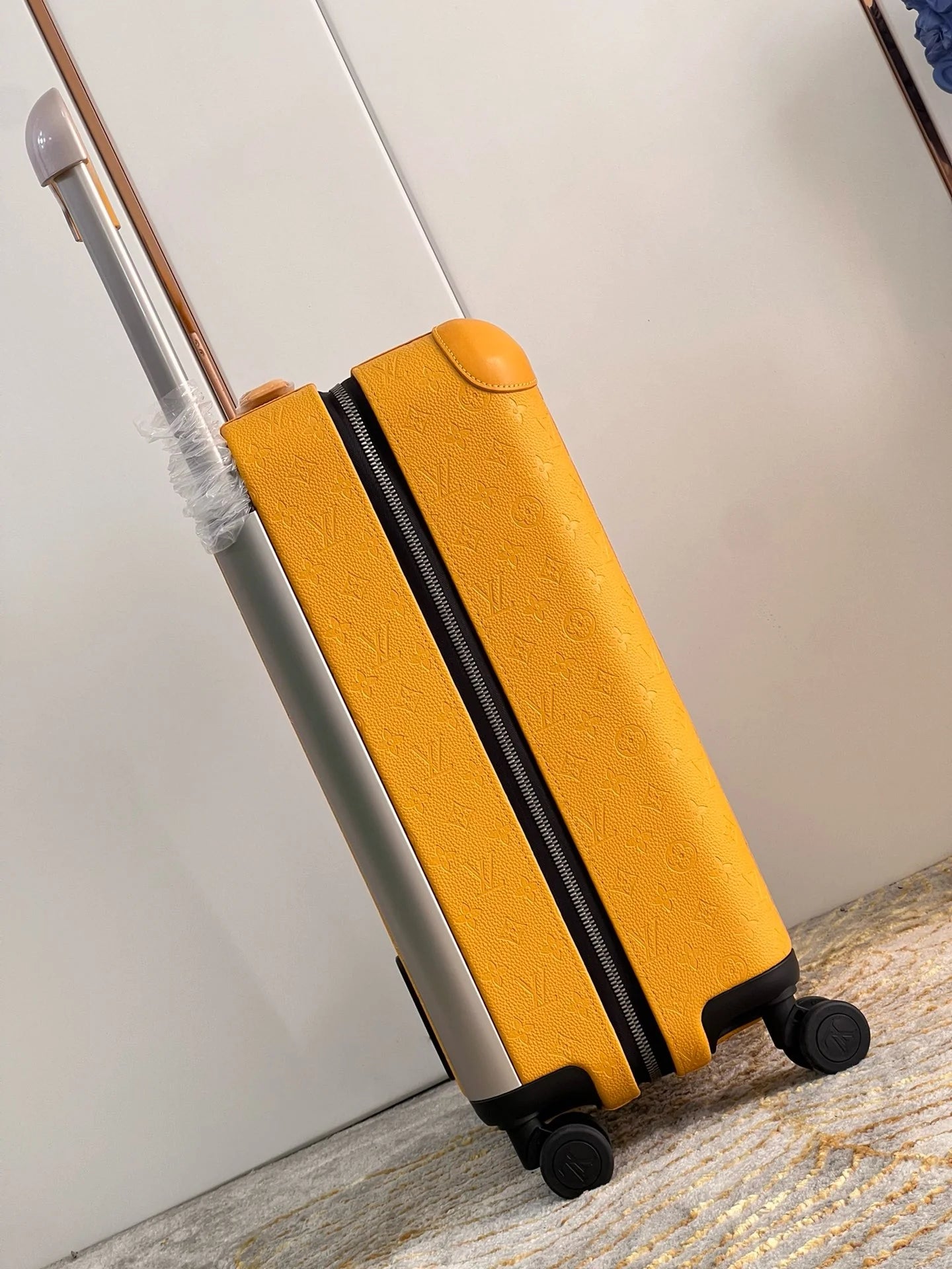 LV LUGGAGE