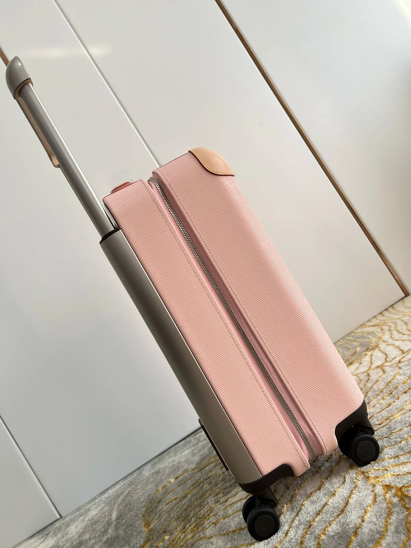 LV LUGGAGE