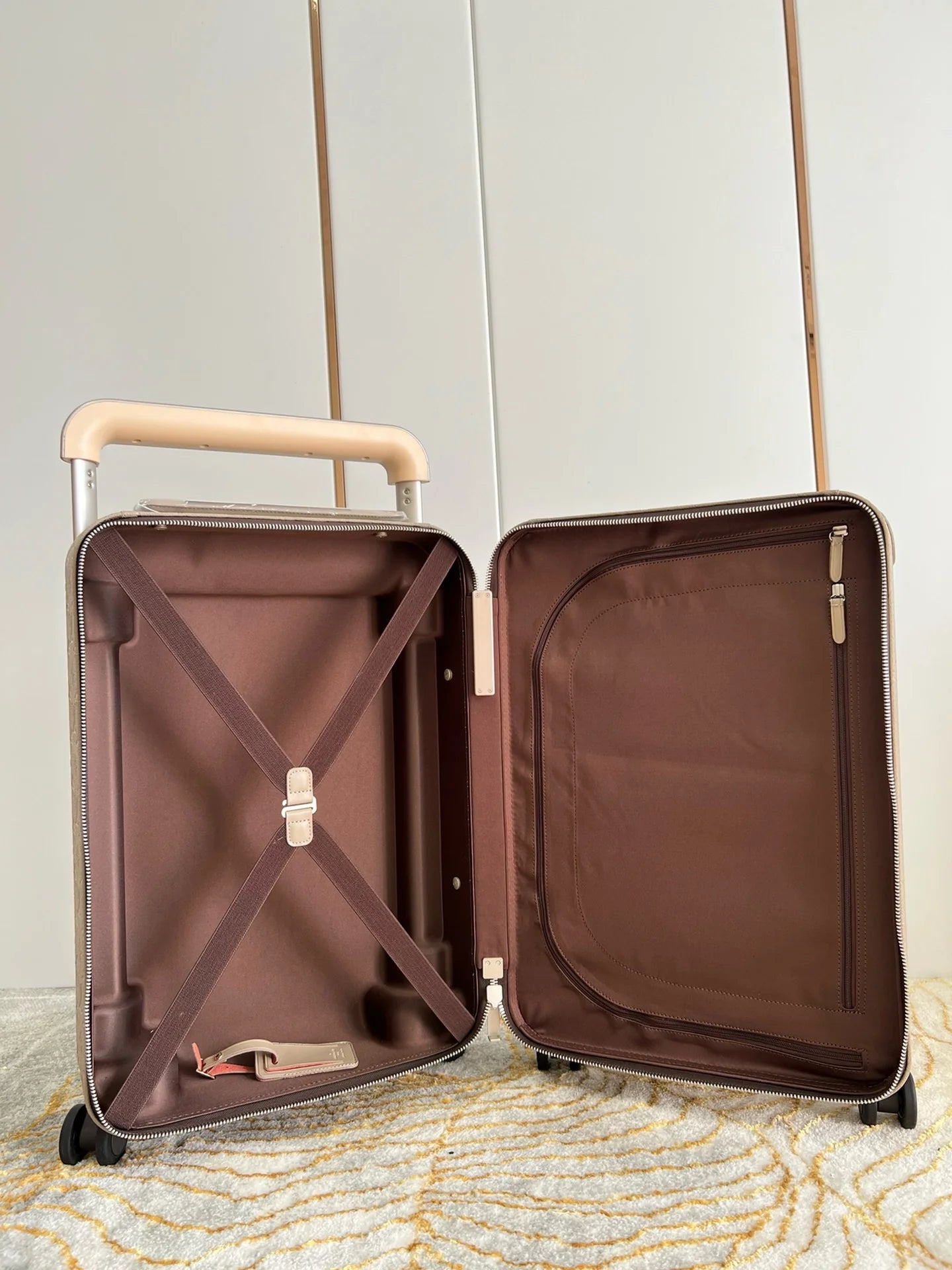 LV LUGGAGE