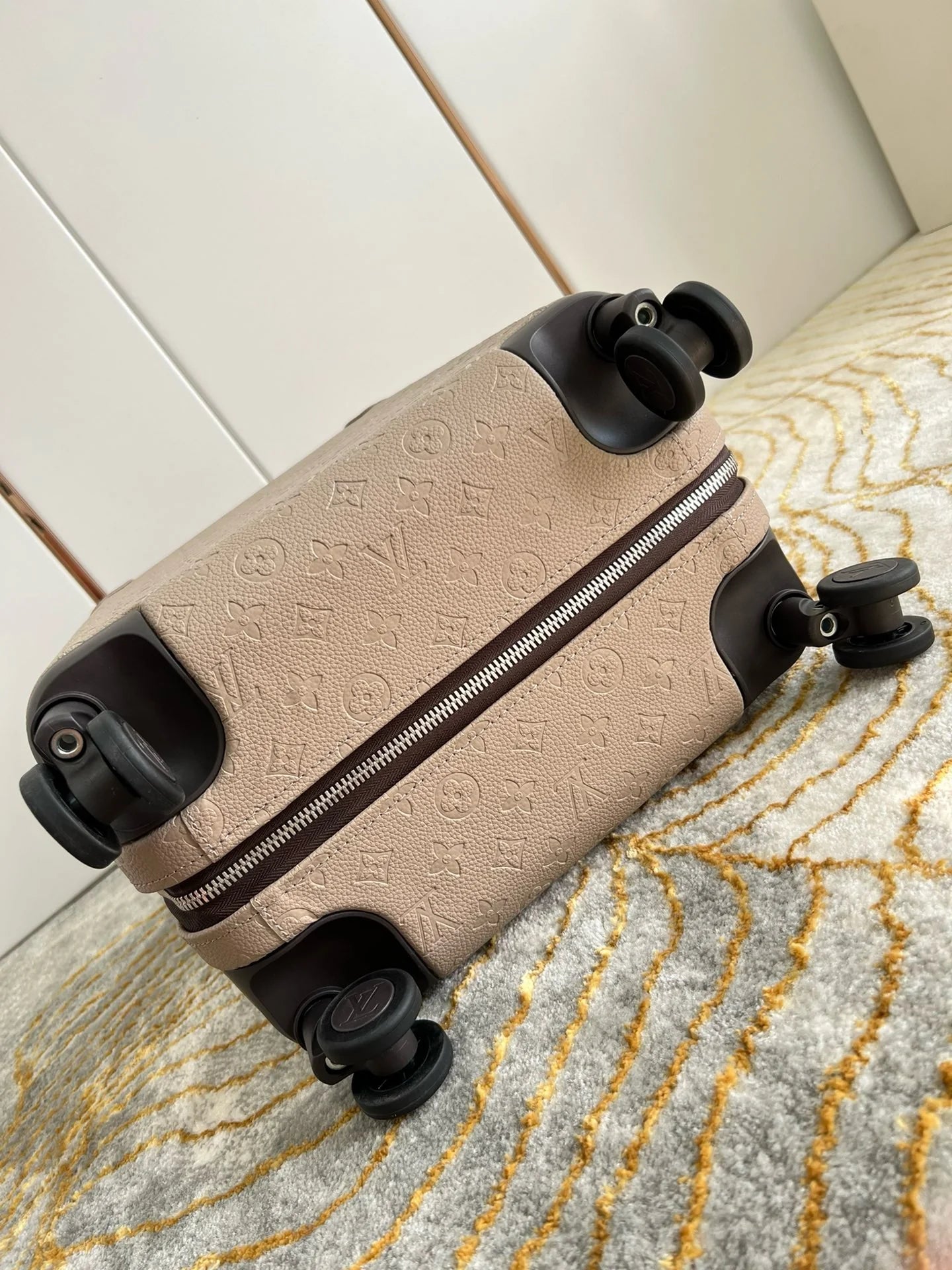 LV LUGGAGE