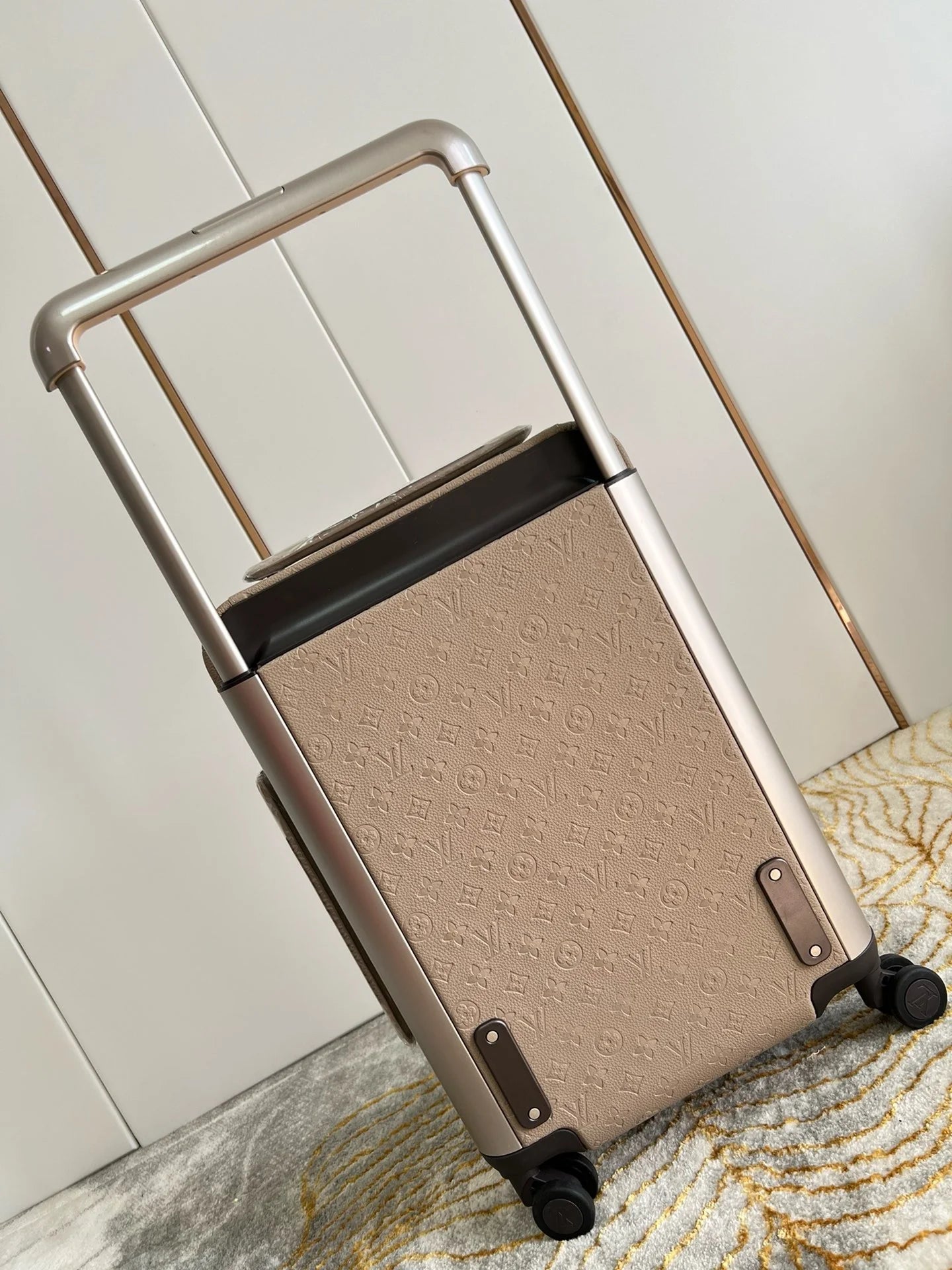 LV LUGGAGE