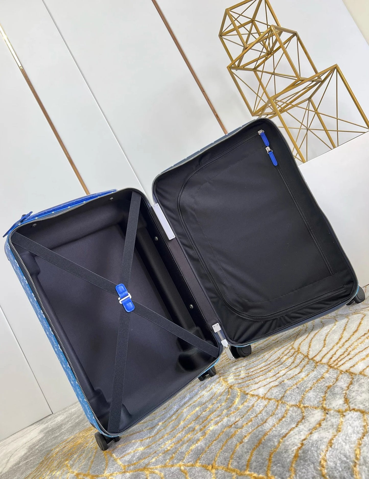 LV LUGGAGE