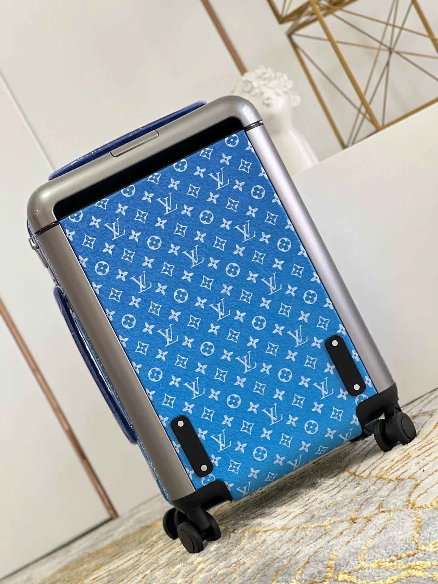 LV LUGGAGE