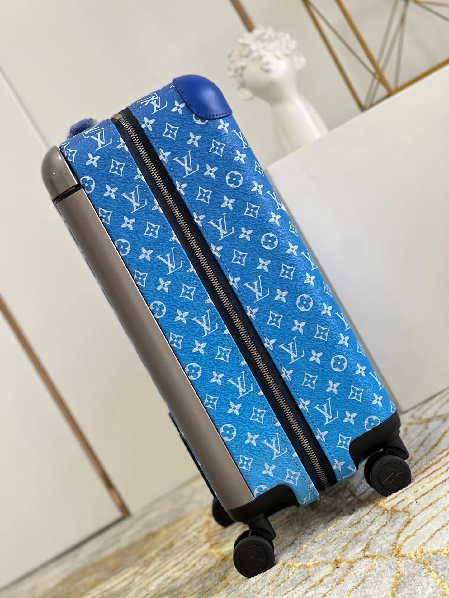 LV LUGGAGE