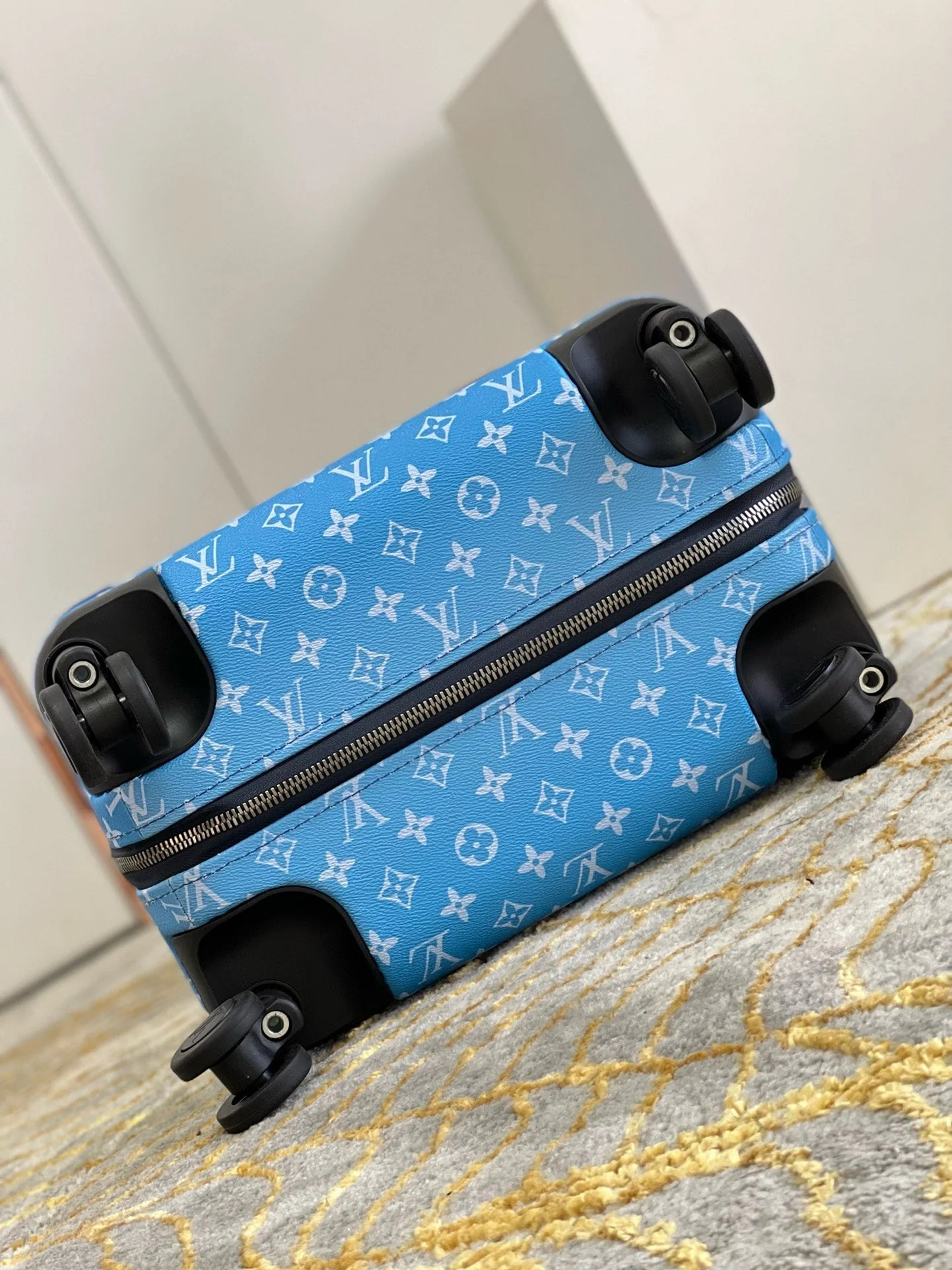 LV LUGGAGE