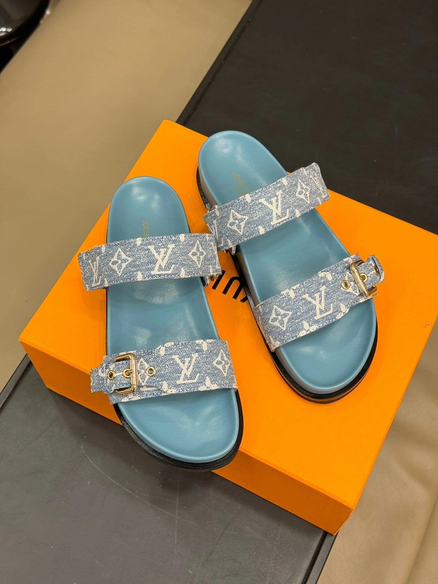LV SANDAL