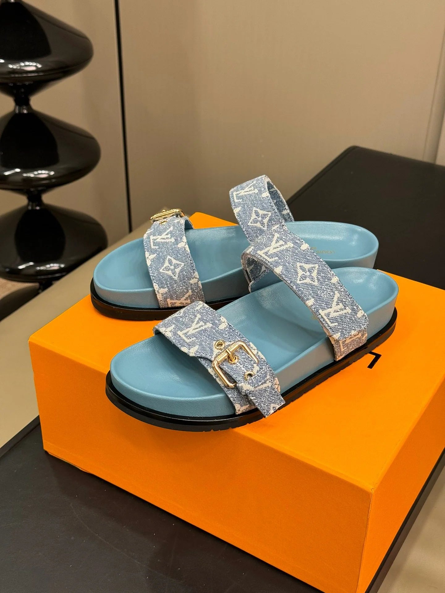 LV SANDAL