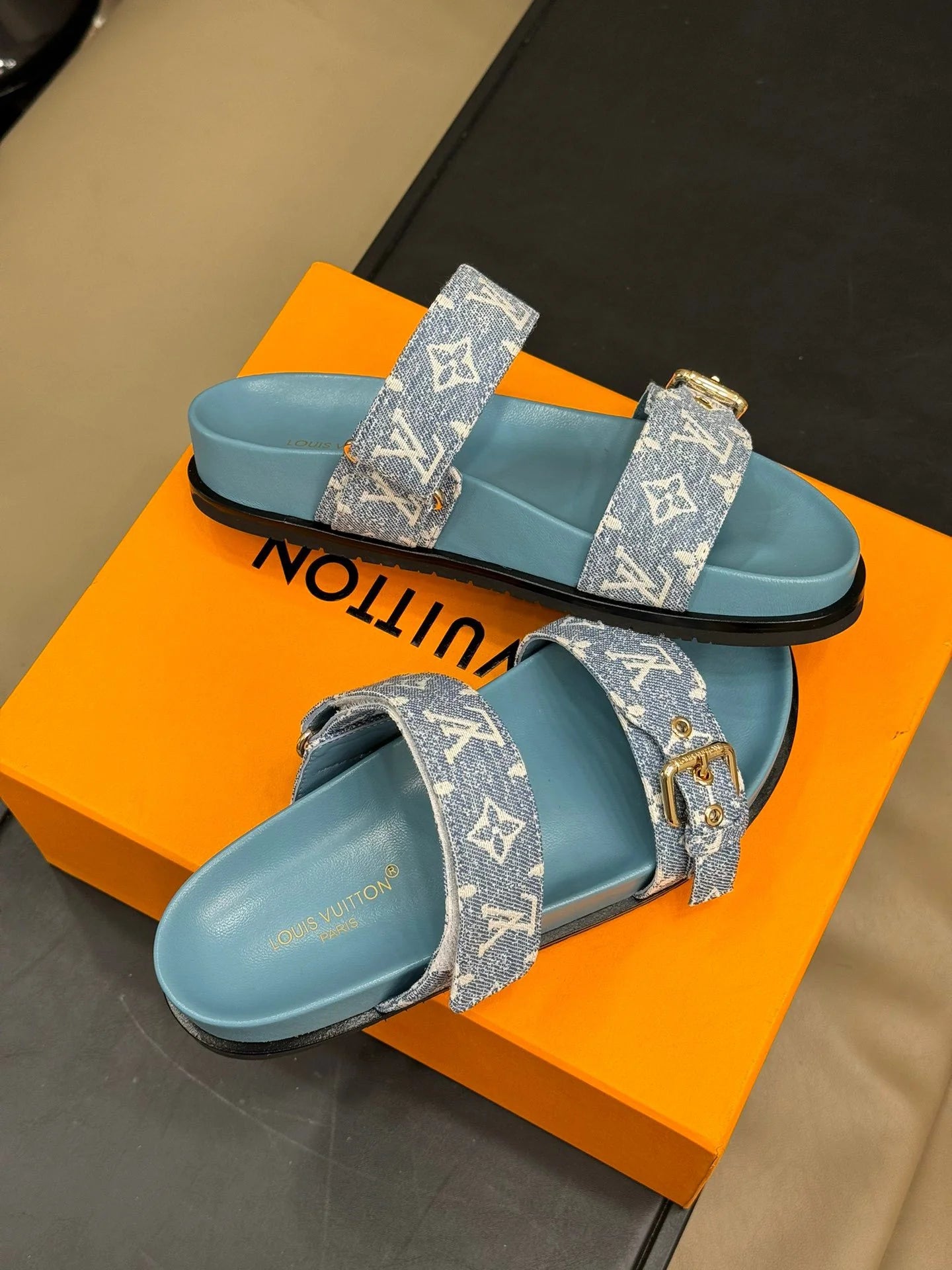 LV SANDAL