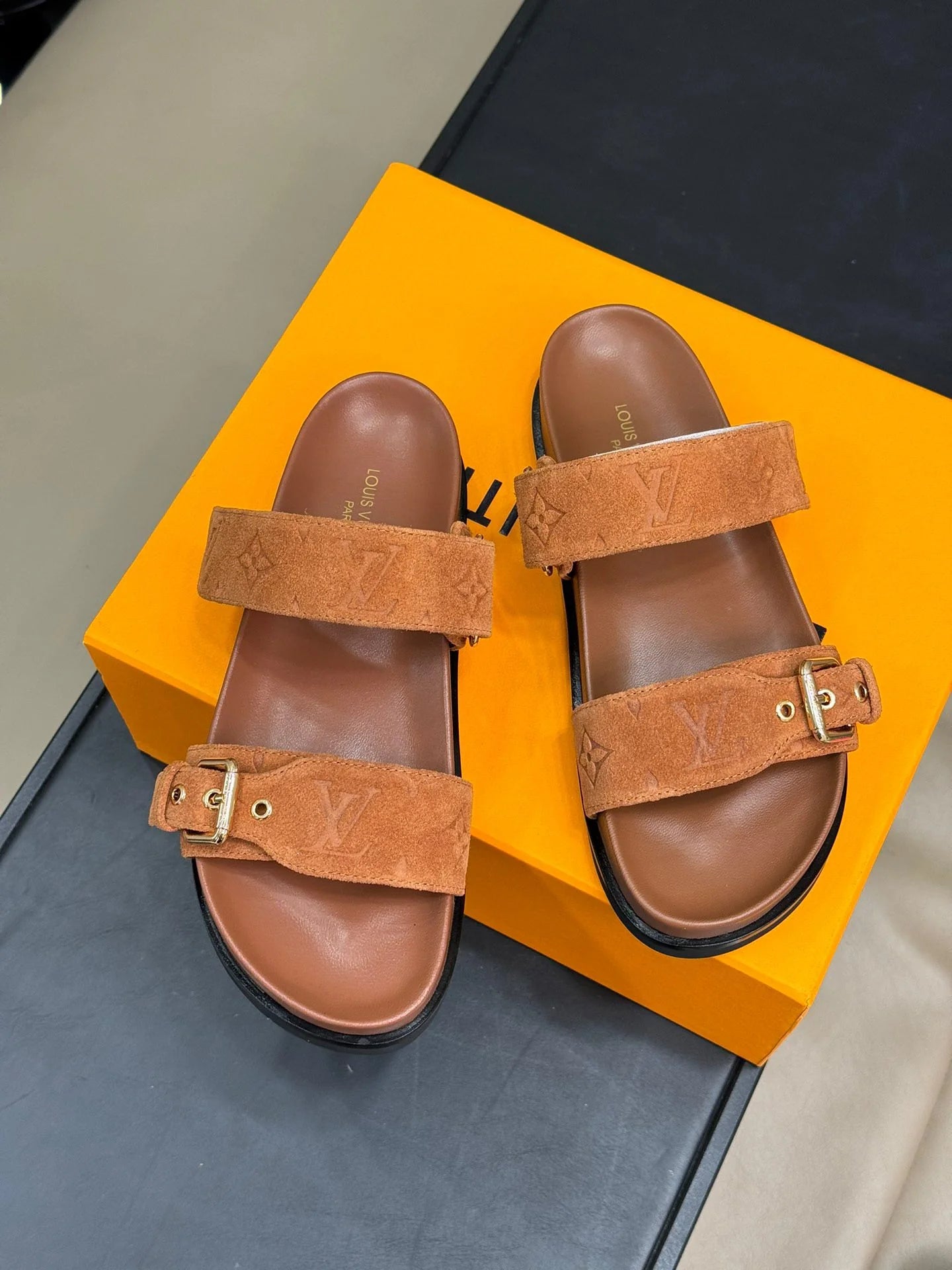LV SANDAL