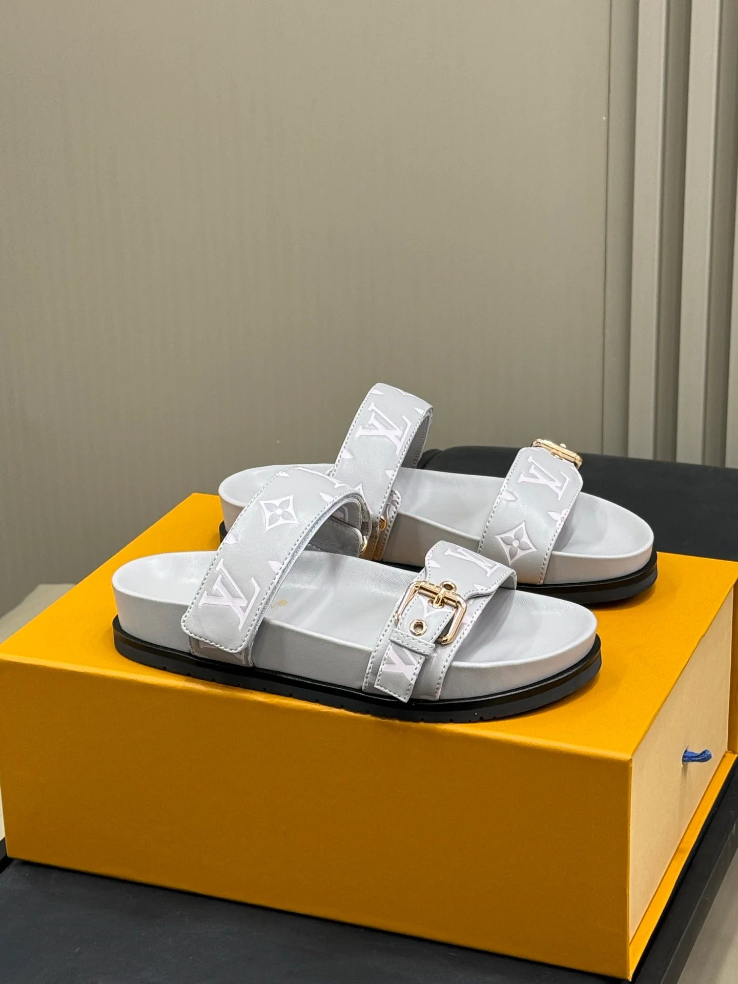 LV SANDAL