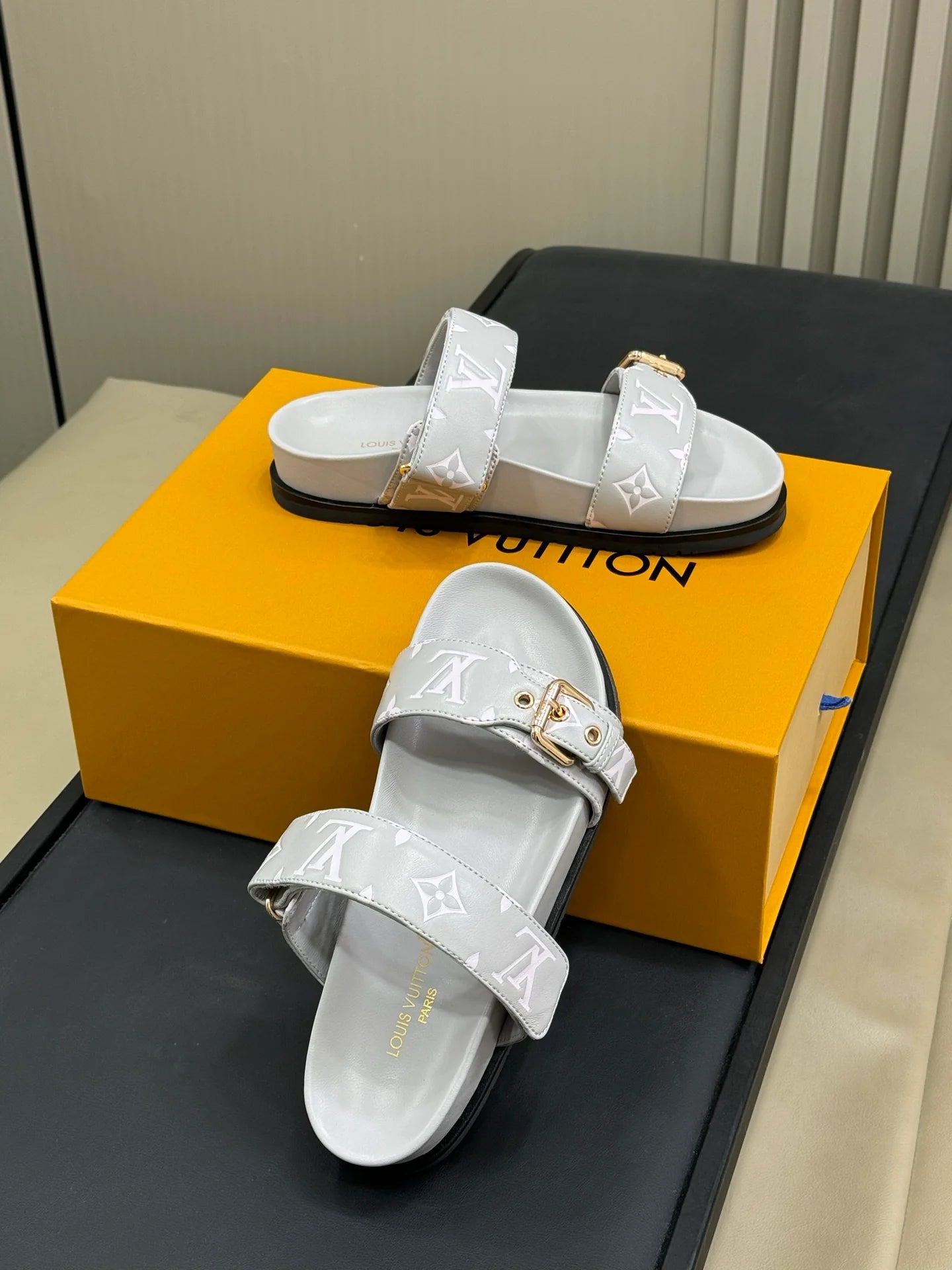 LV SANDAL