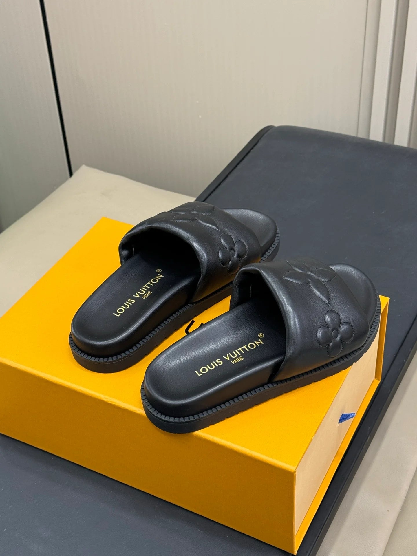 LV SANDAL