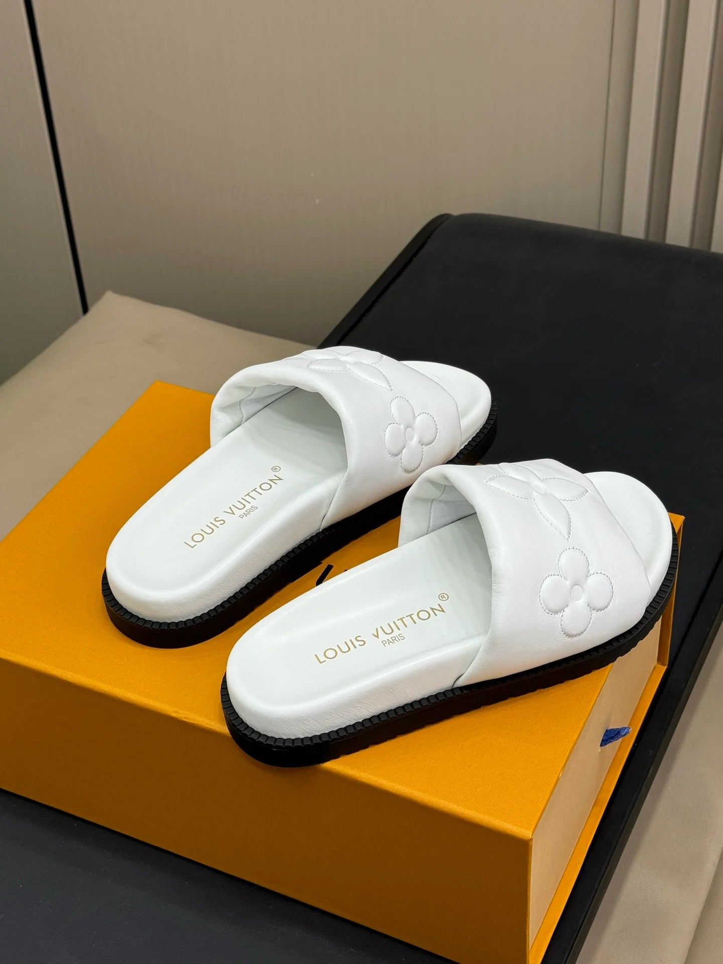 LV SANDAL