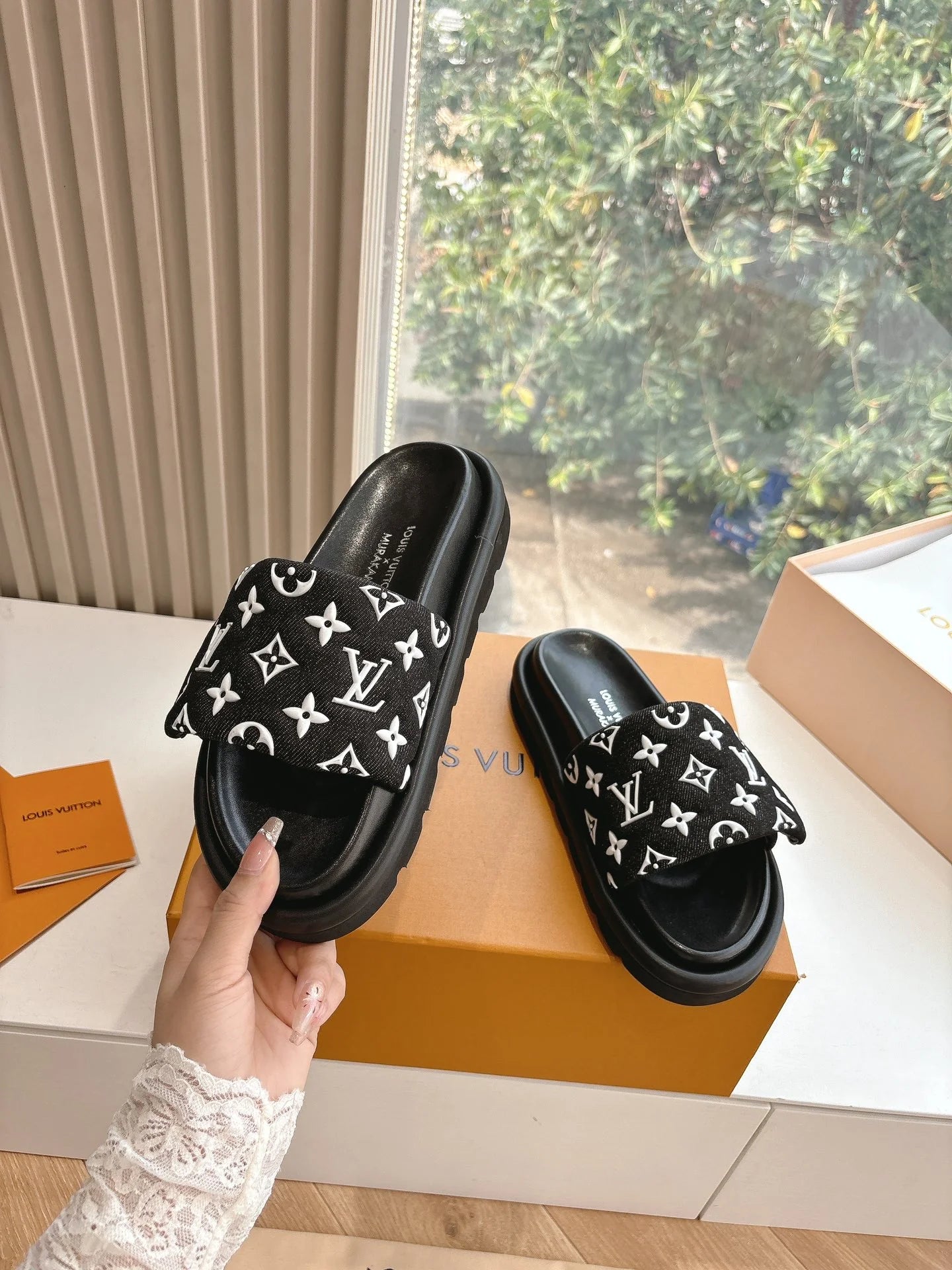 LV SANDAL