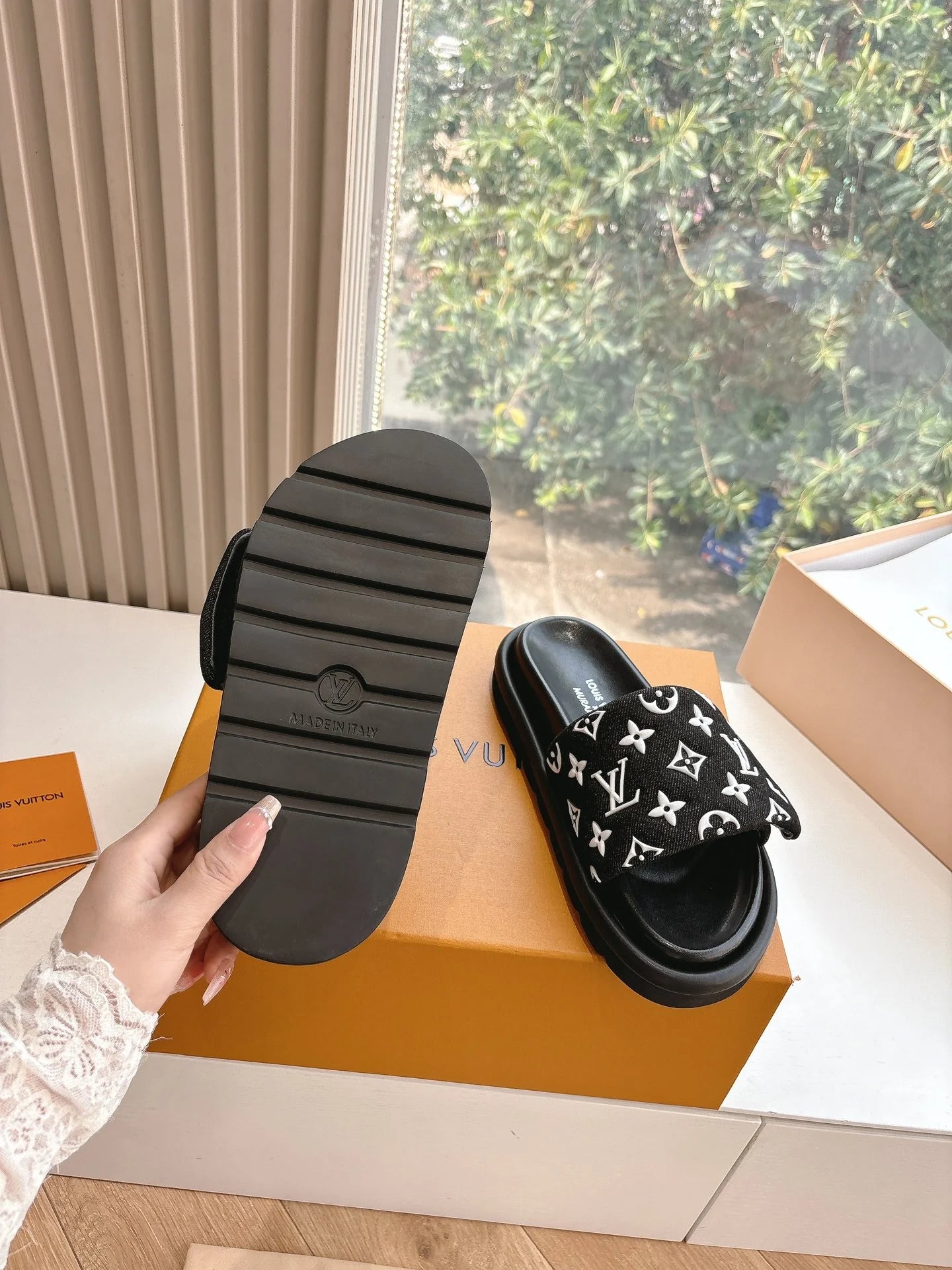 LV SANDAL