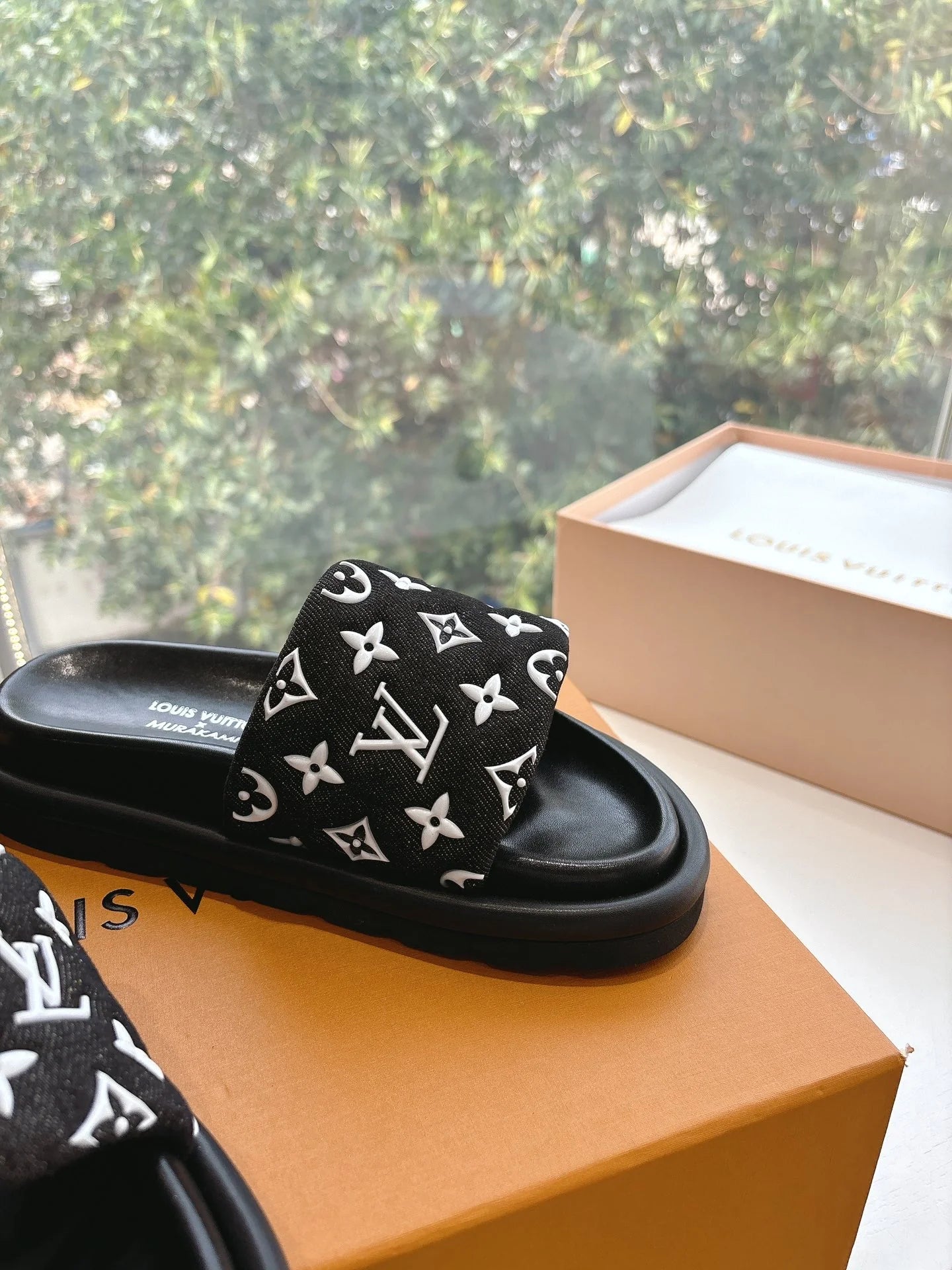 LV SANDAL