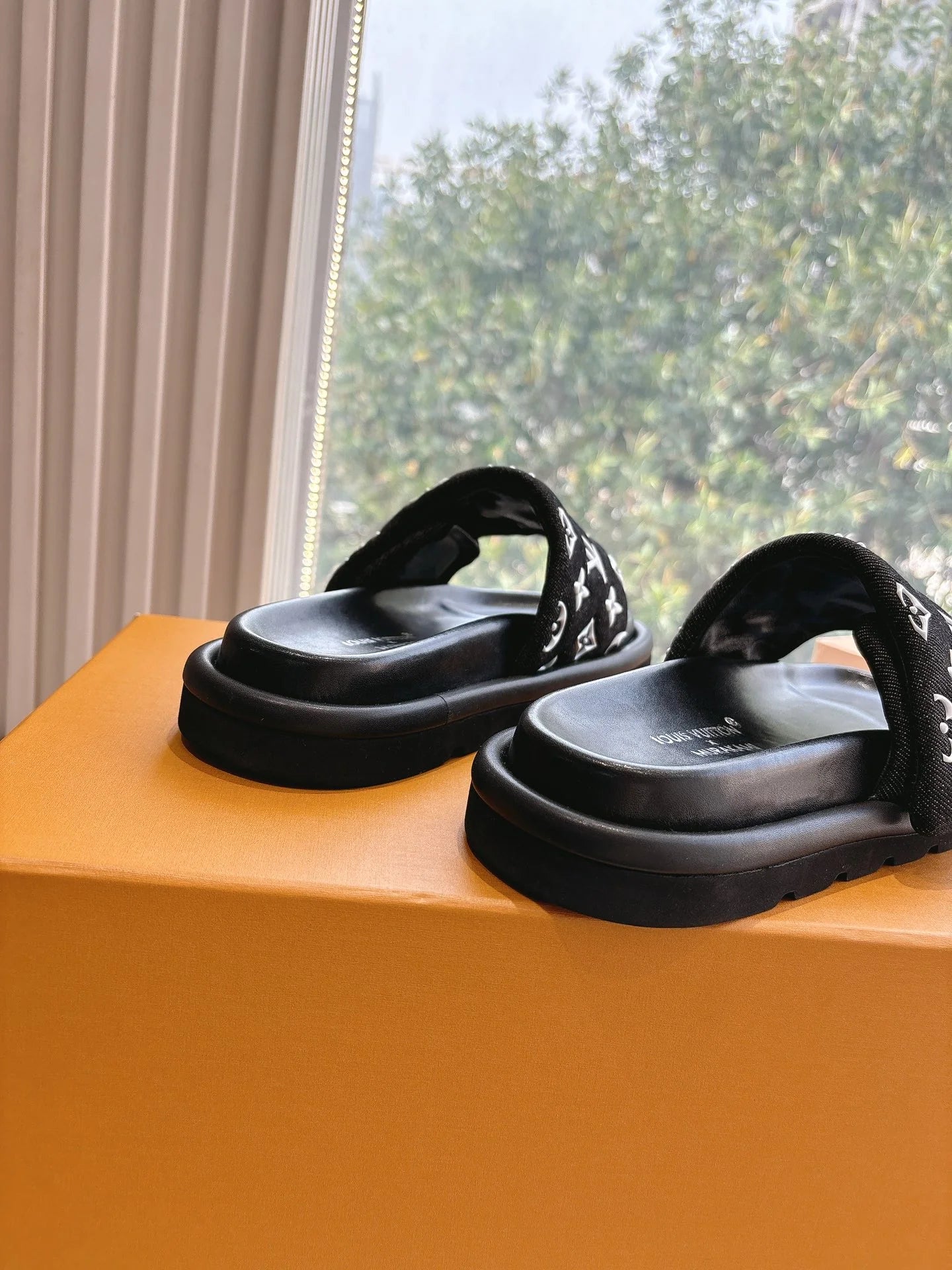LV SANDAL