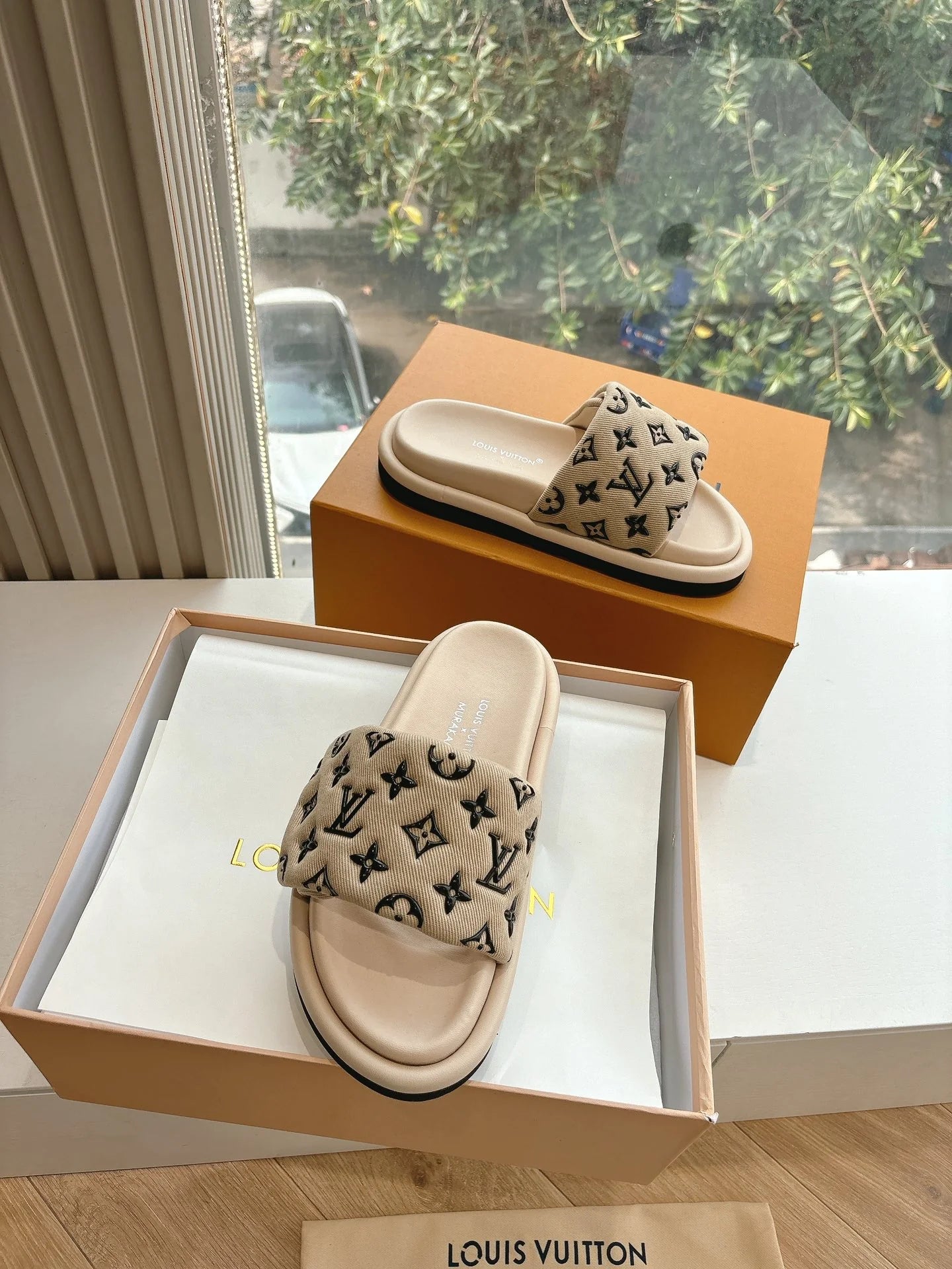 LV SANDAL