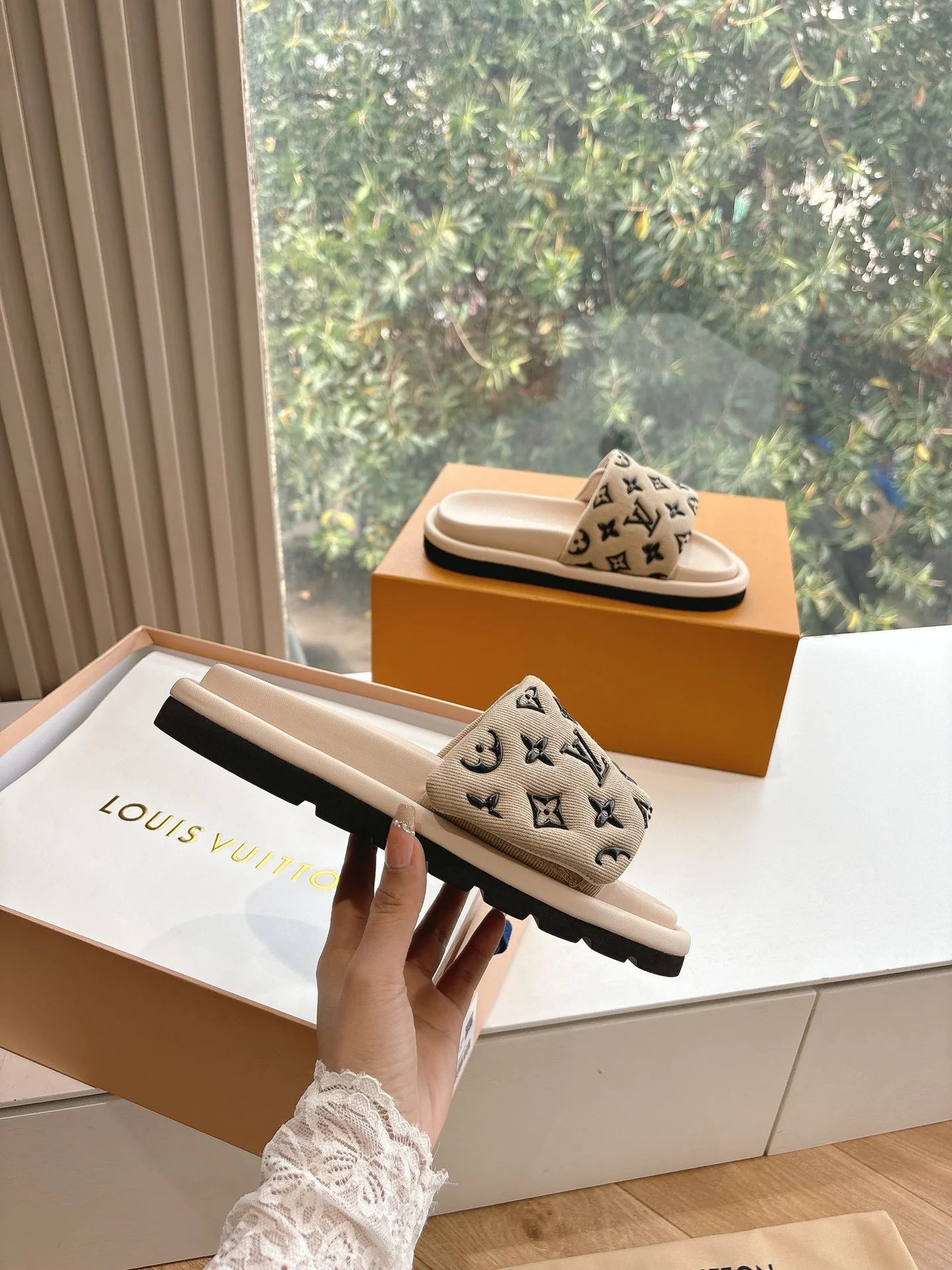 LV SANDAL