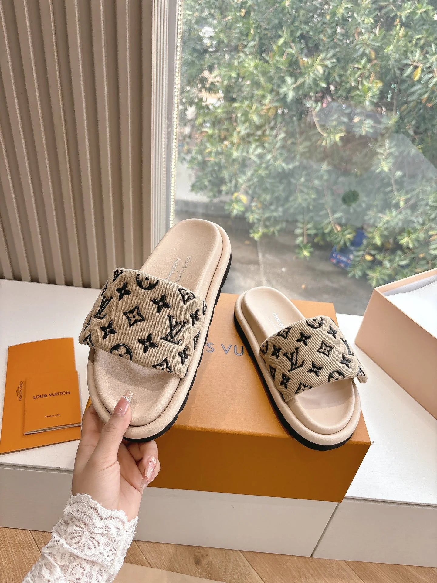 LV SANDAL