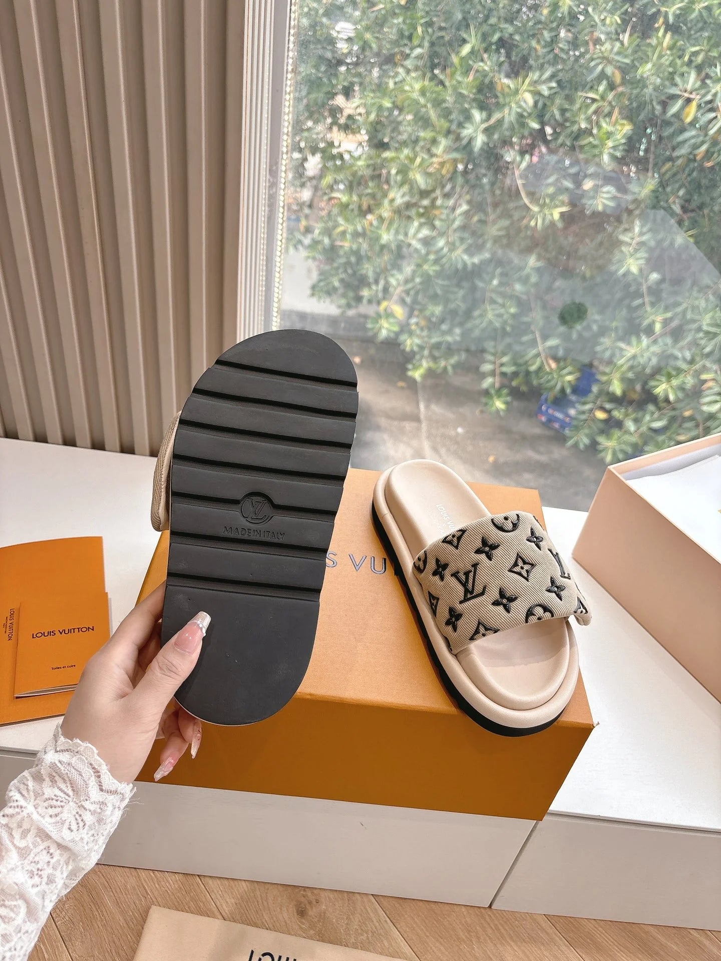 LV SANDAL