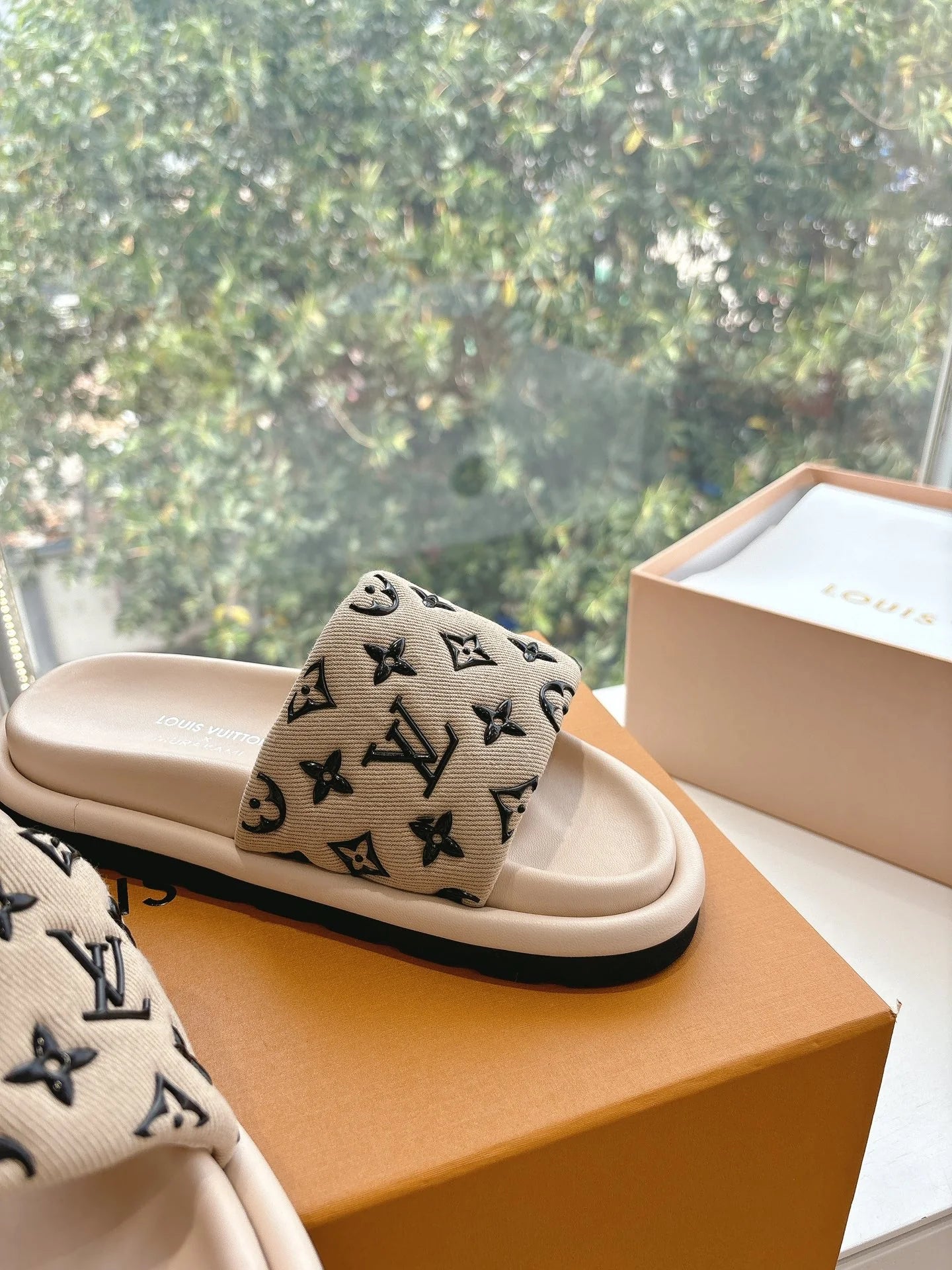LV SANDAL