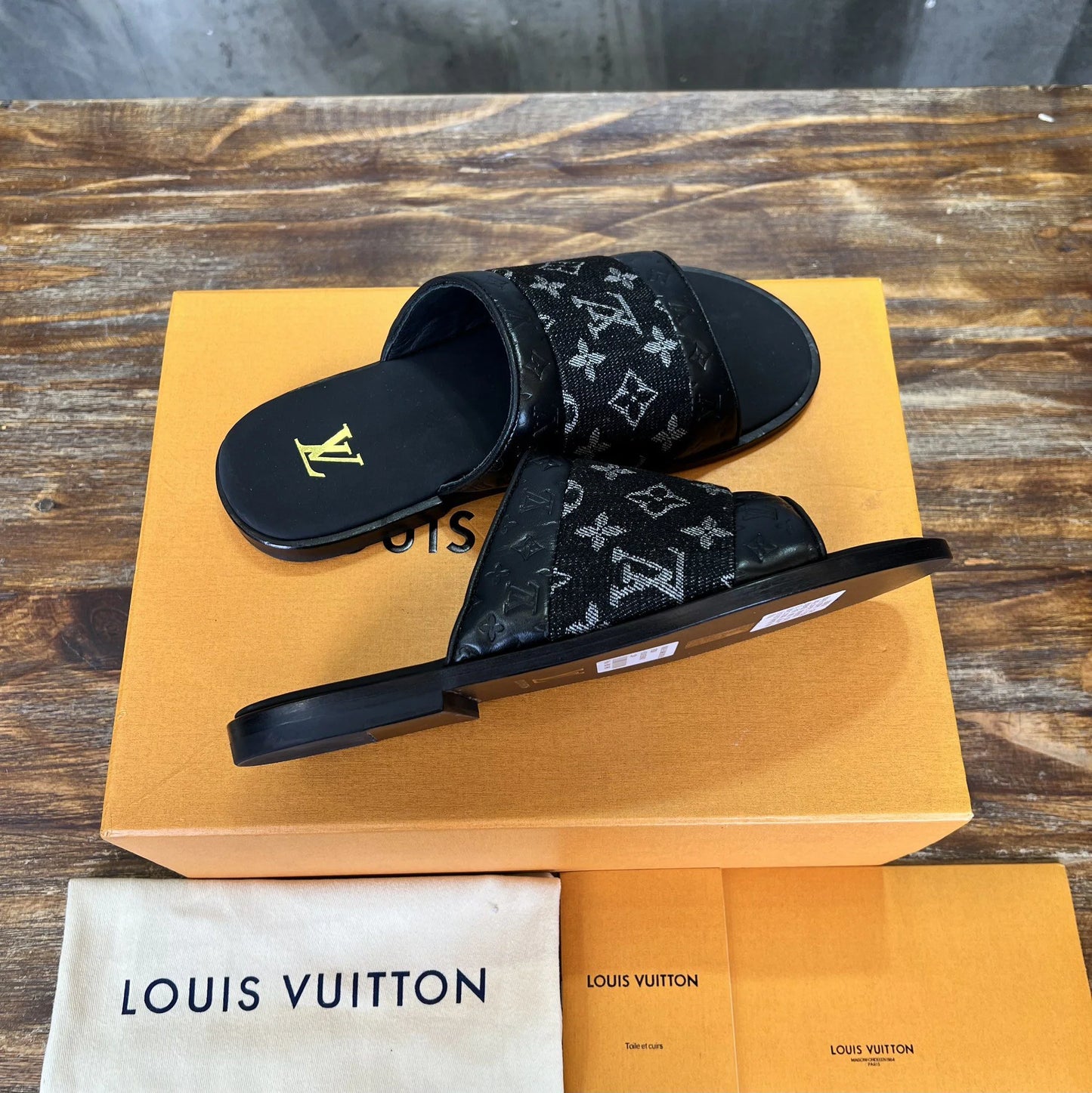 LV SANDAL