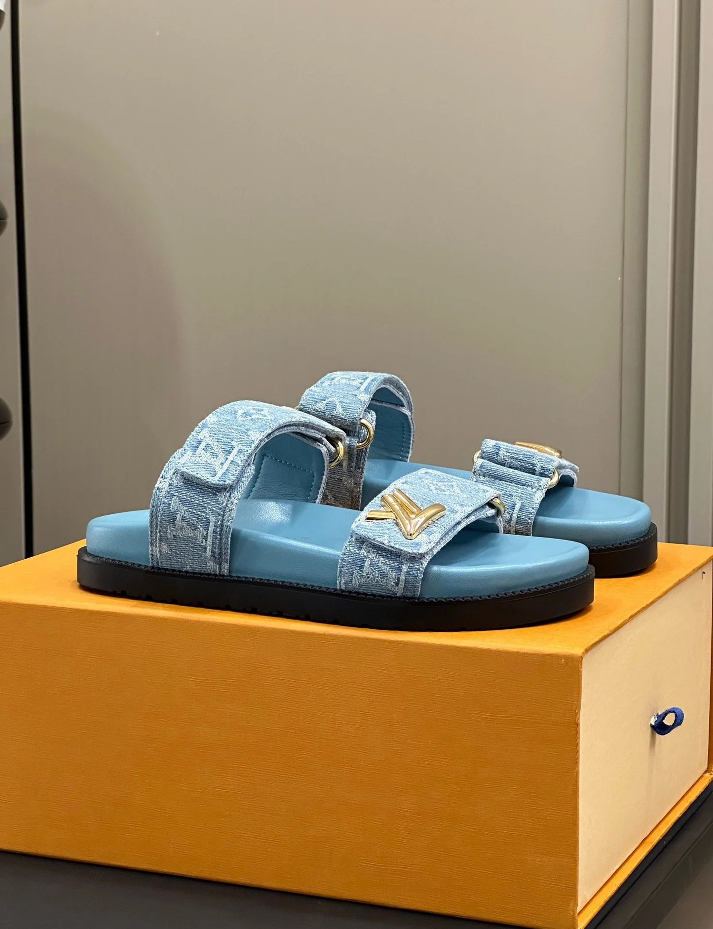 LV SANDAL