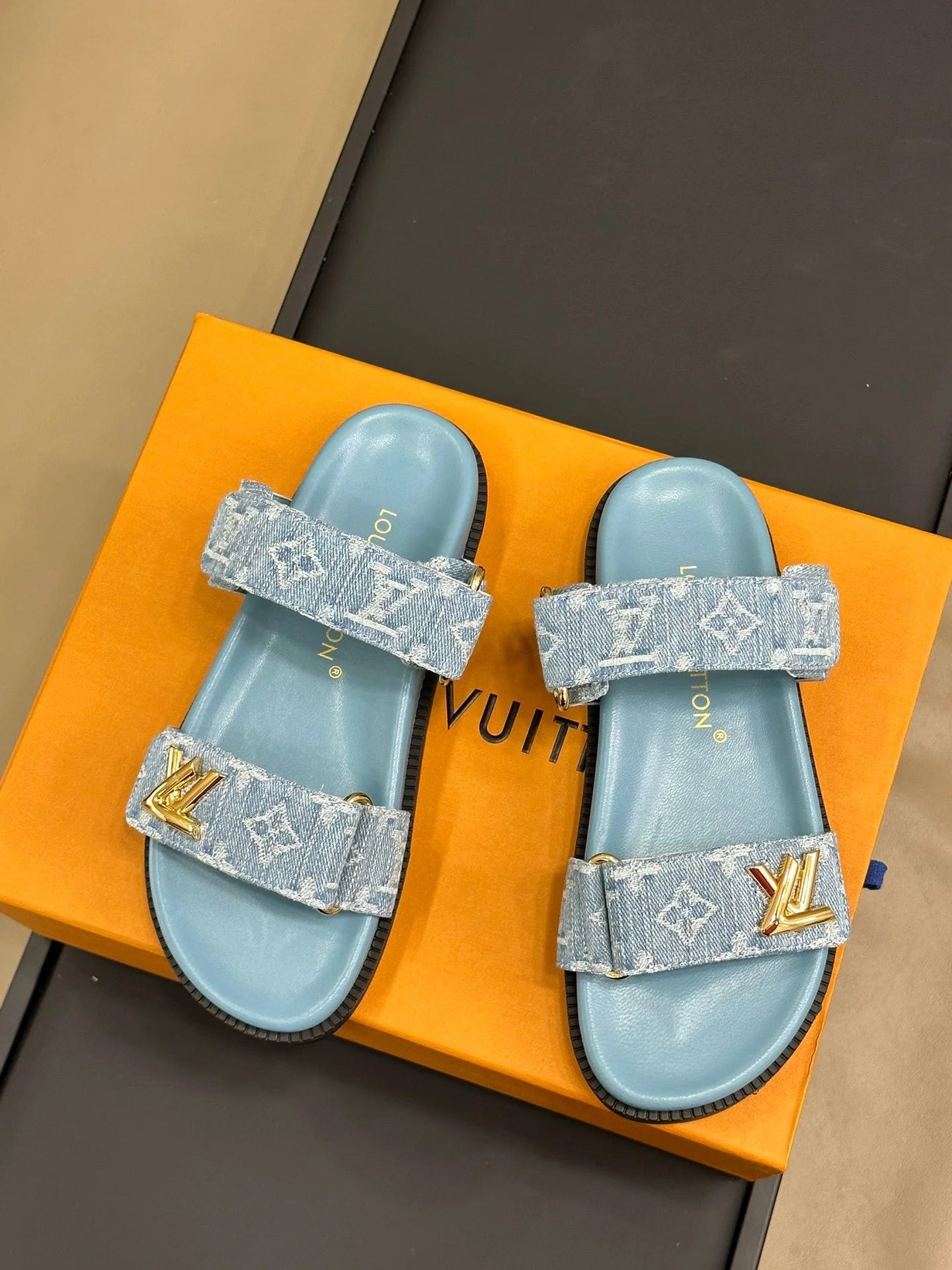 LV SANDAL