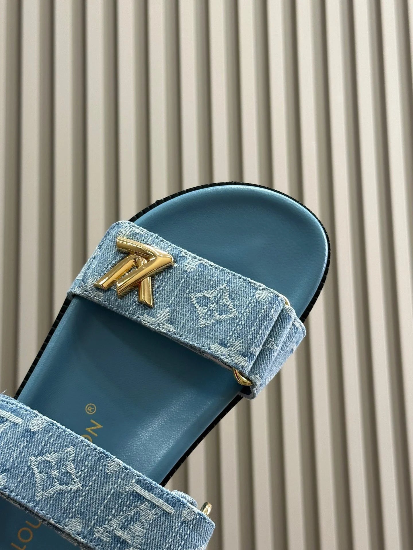 LV SANDAL