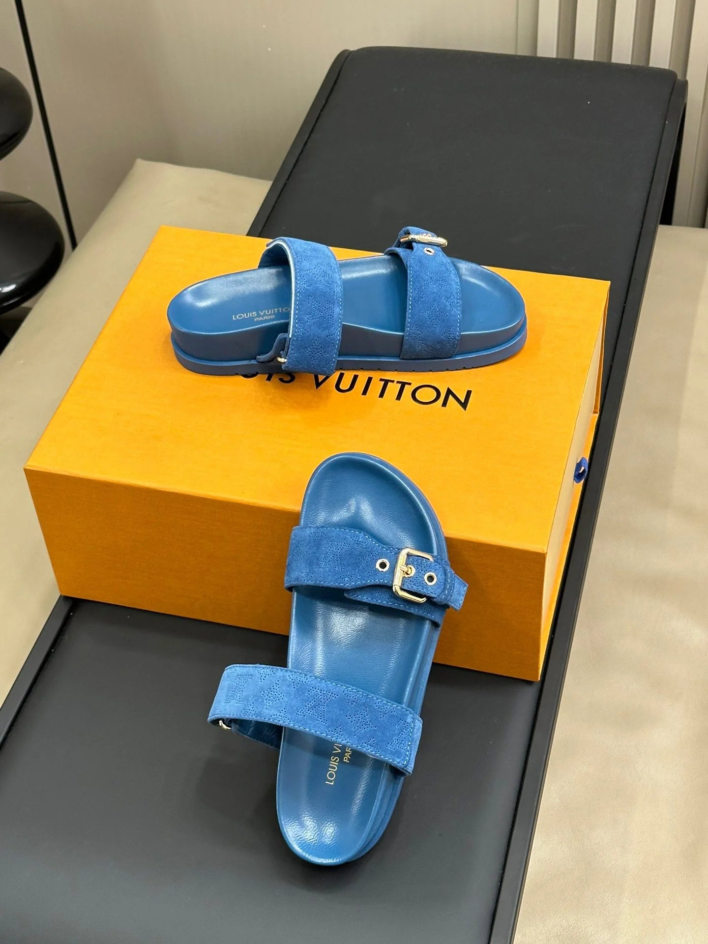 LV SANDAL