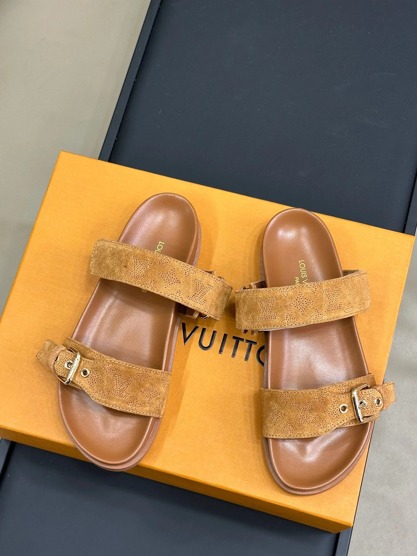 LV SANDAL