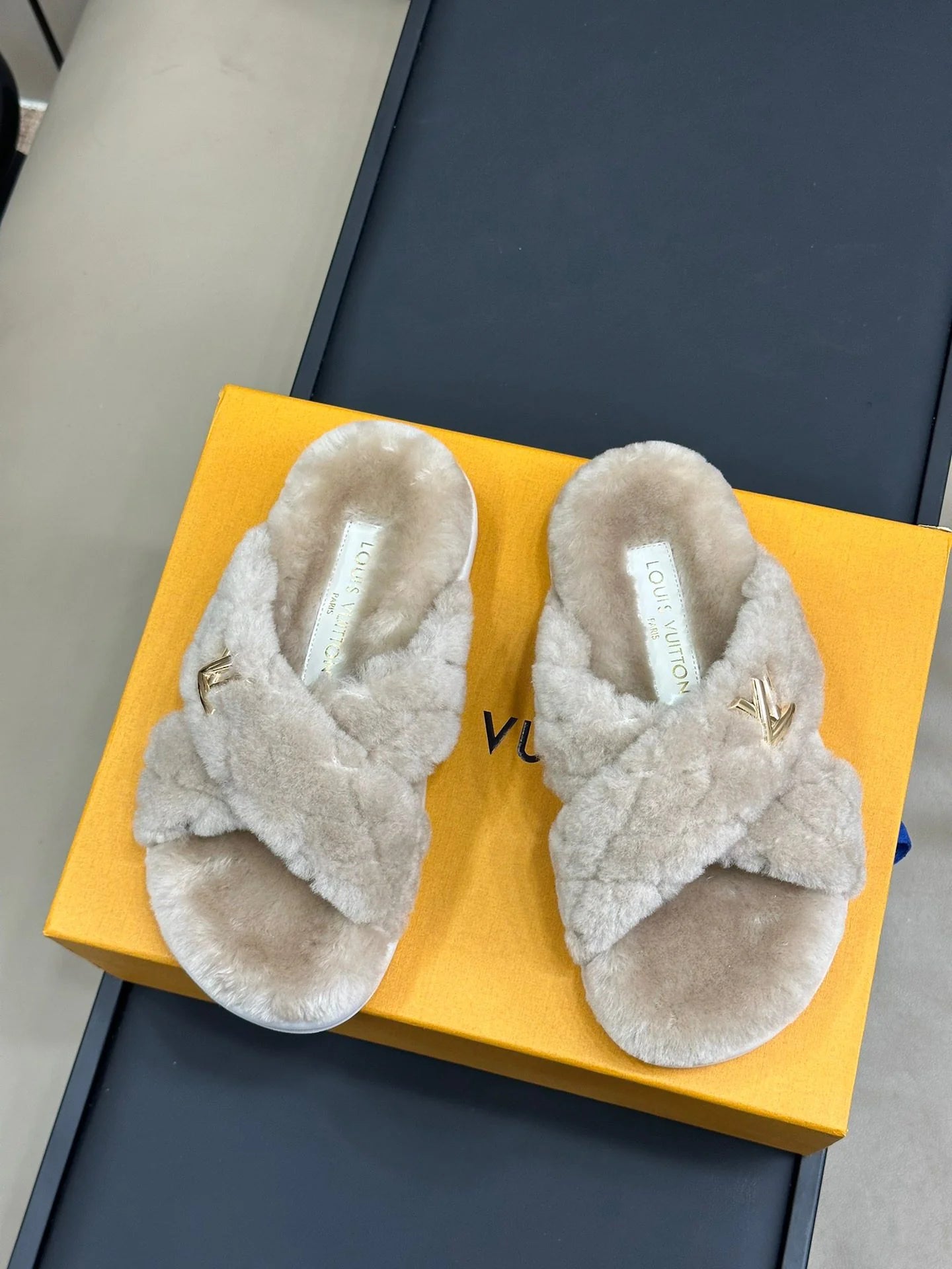LV SANDAL