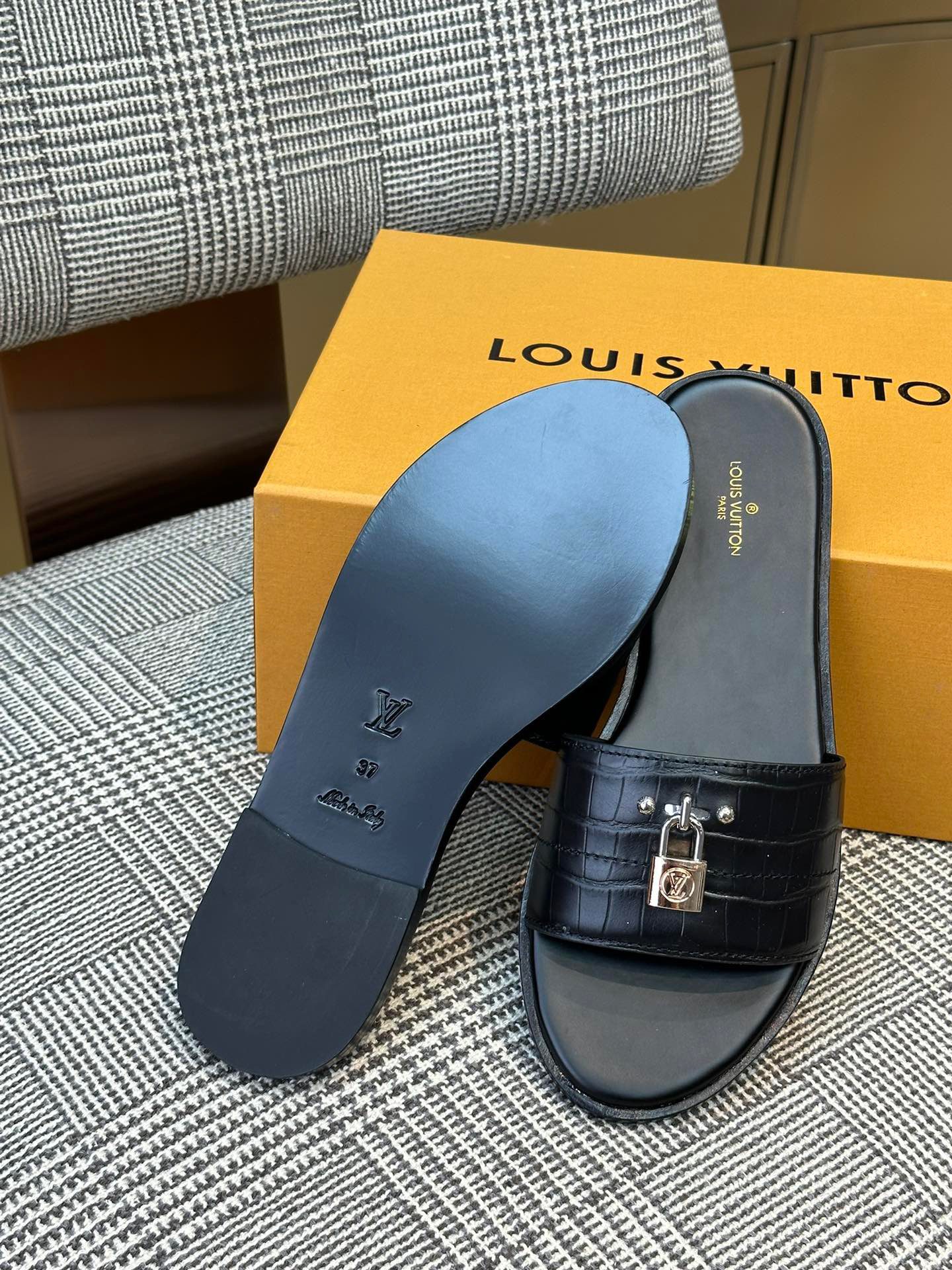 LV SANDAL