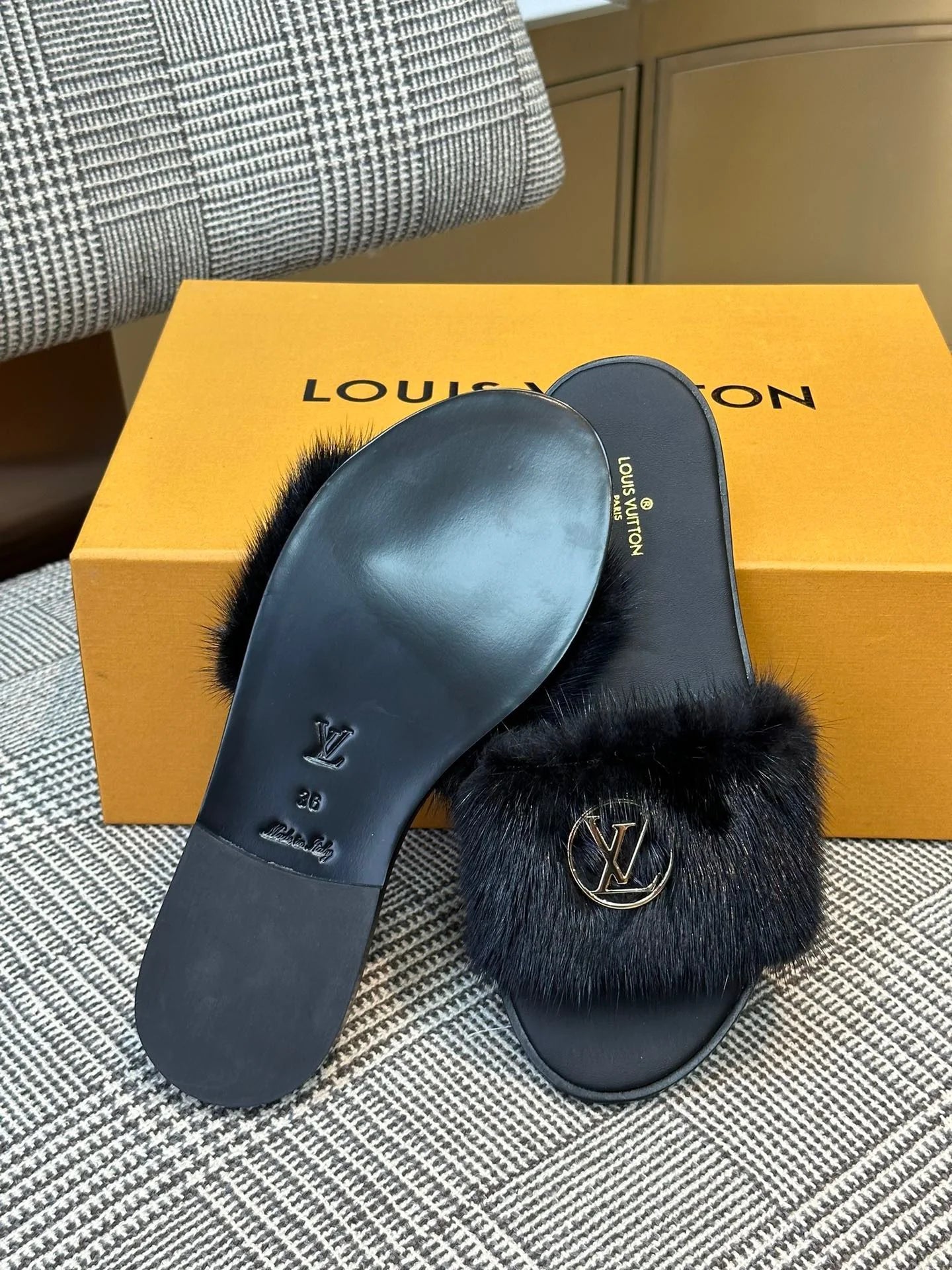 LV SANDAL