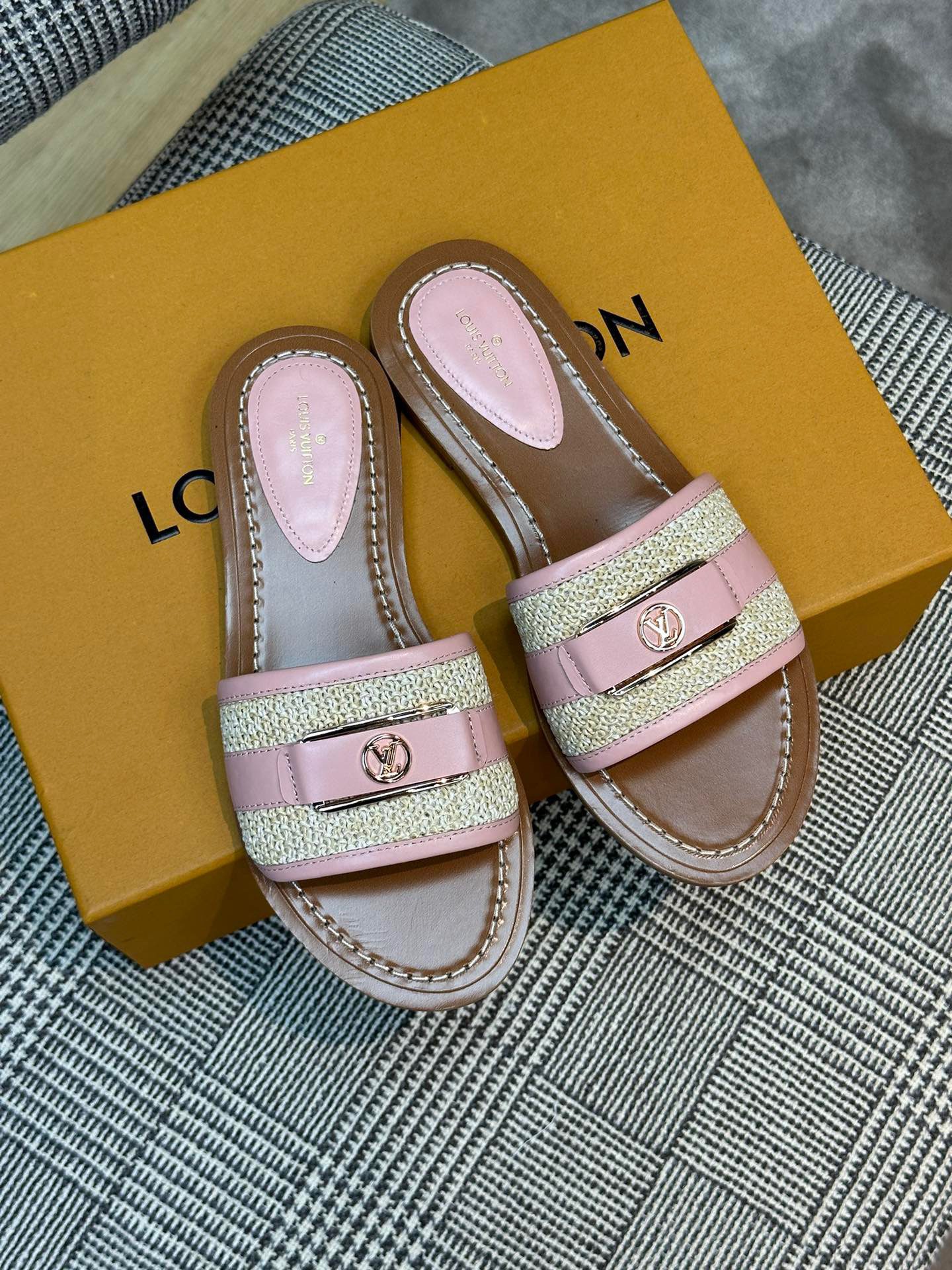 LV SANDAL