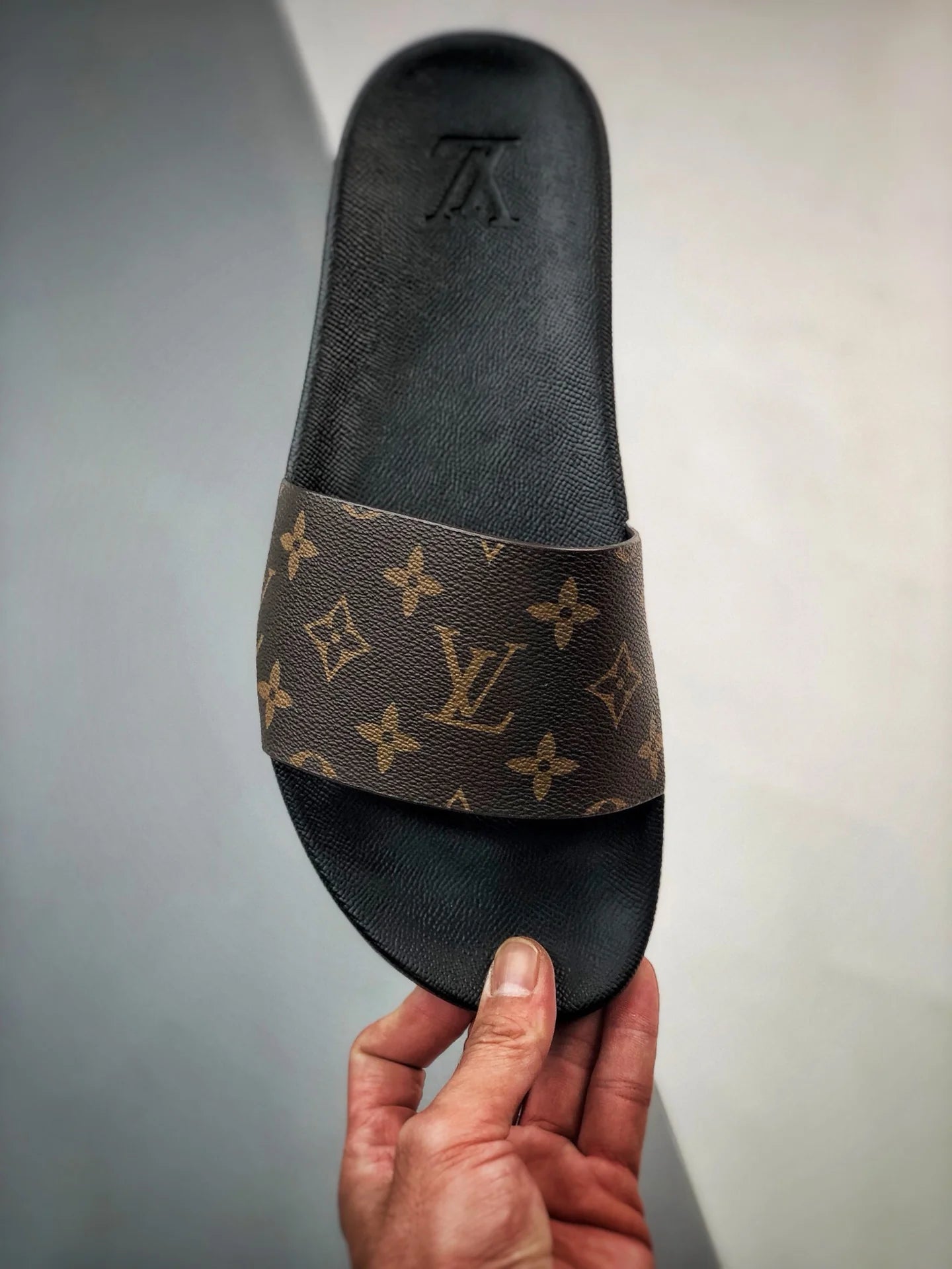 LV SANDAL