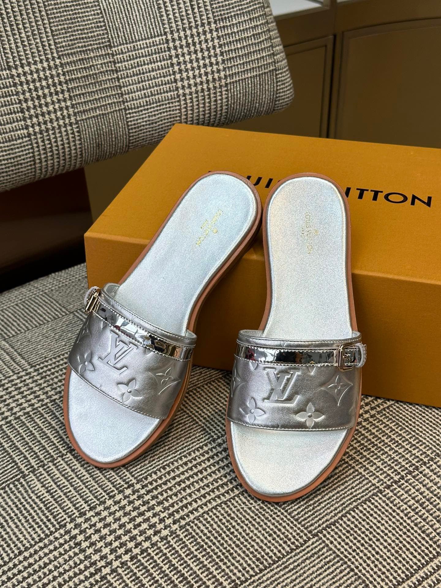 LV SANDAL