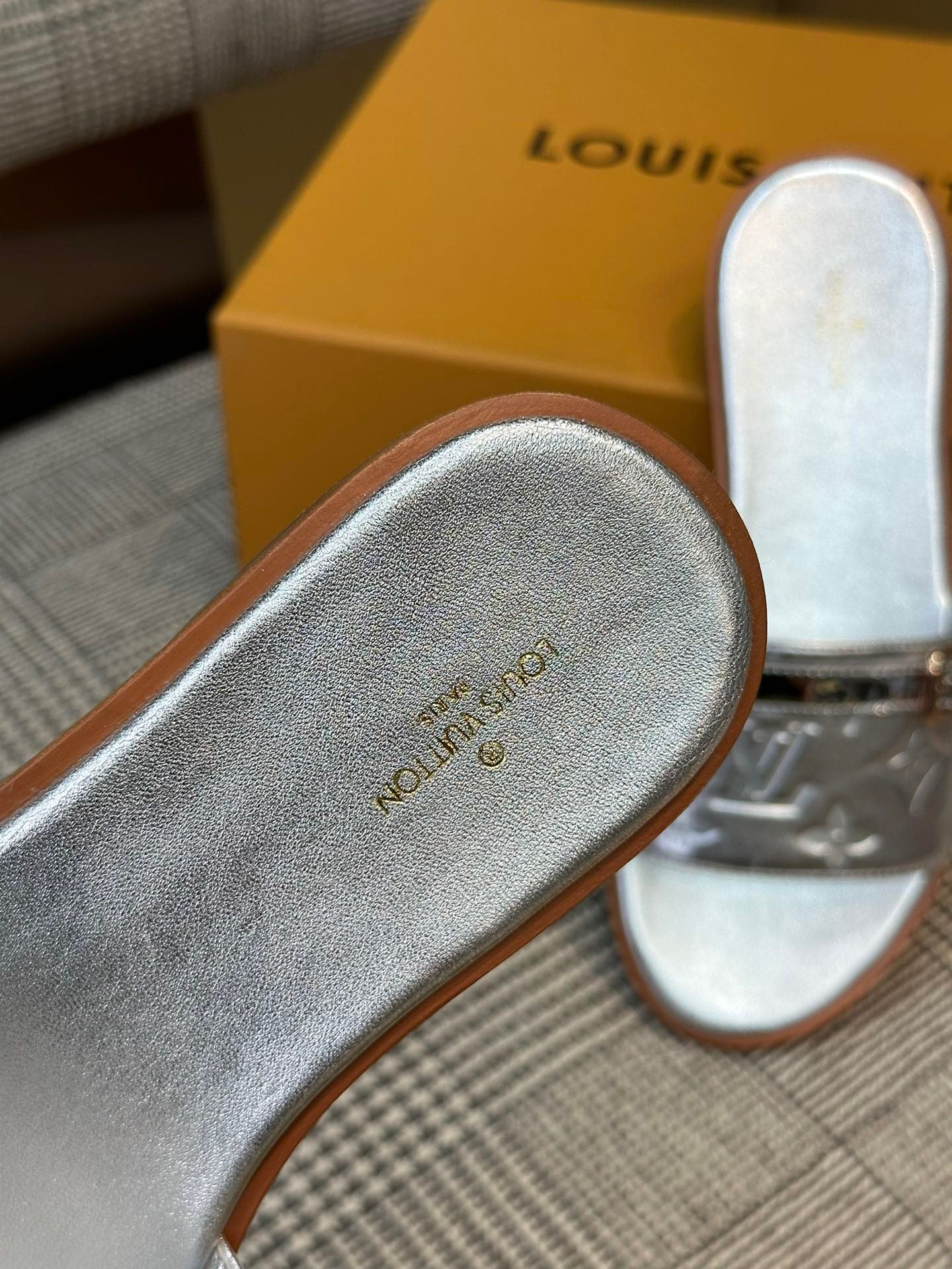 LV SANDAL