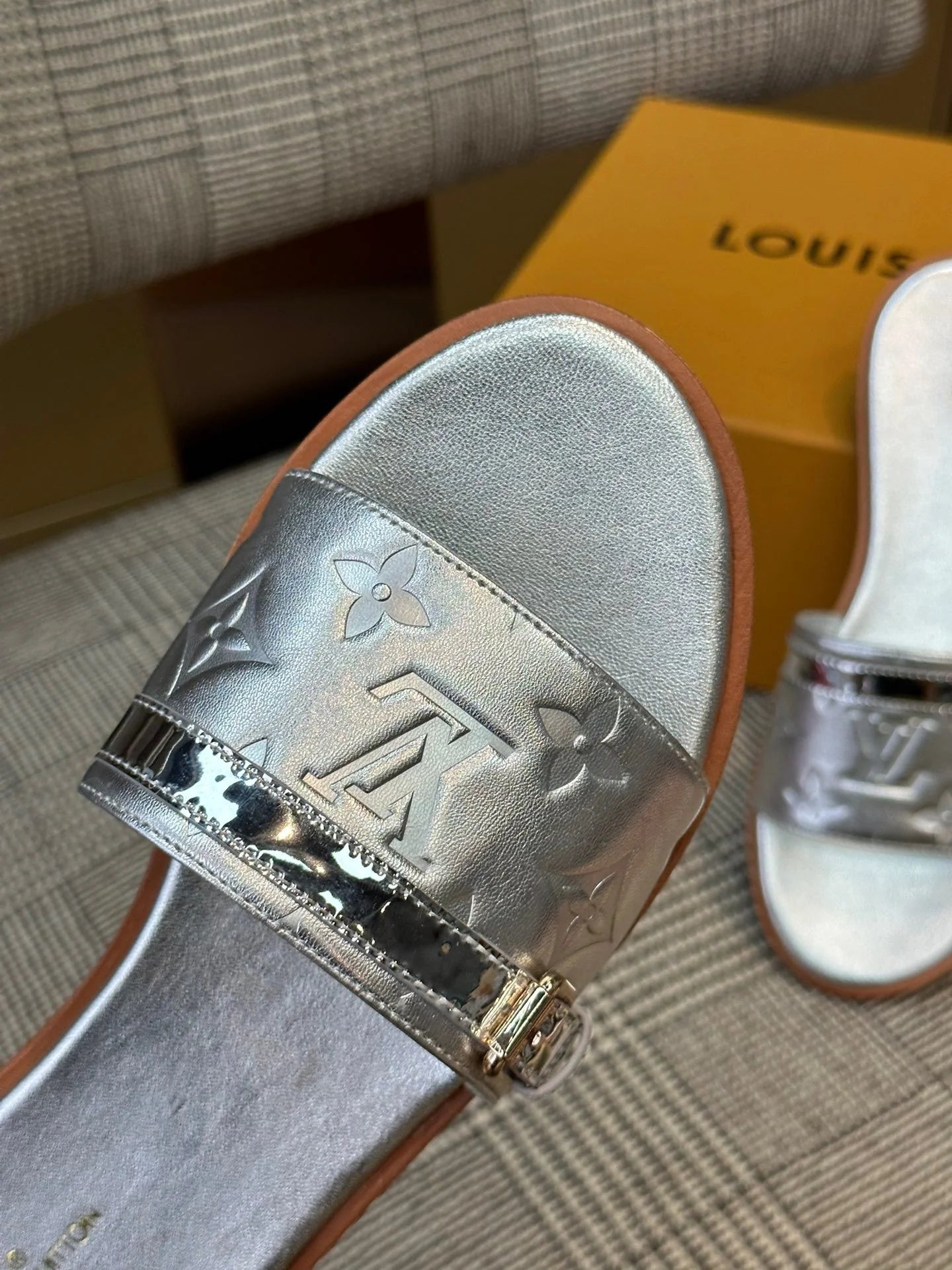LV SANDAL