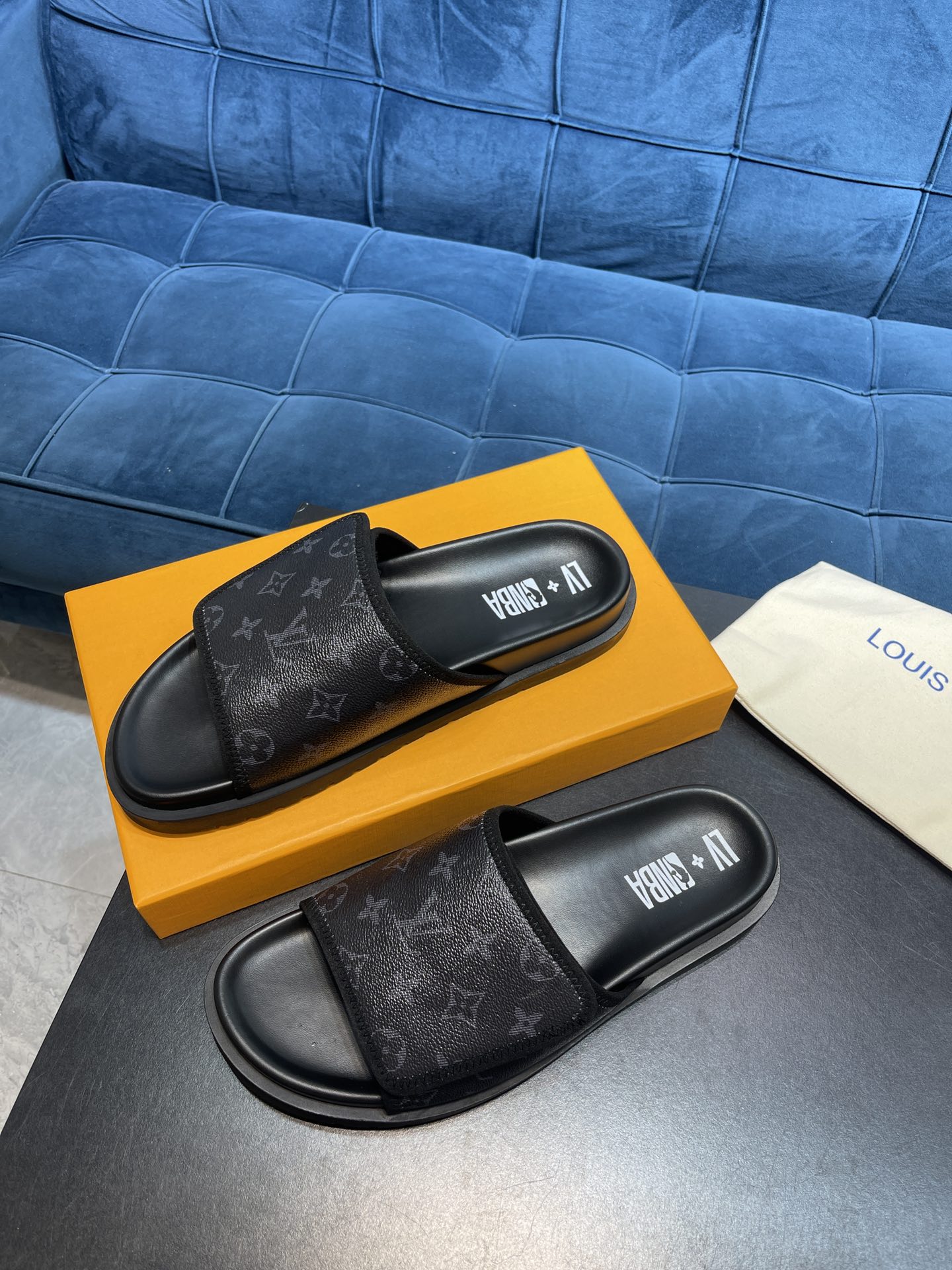 LV SANDAL