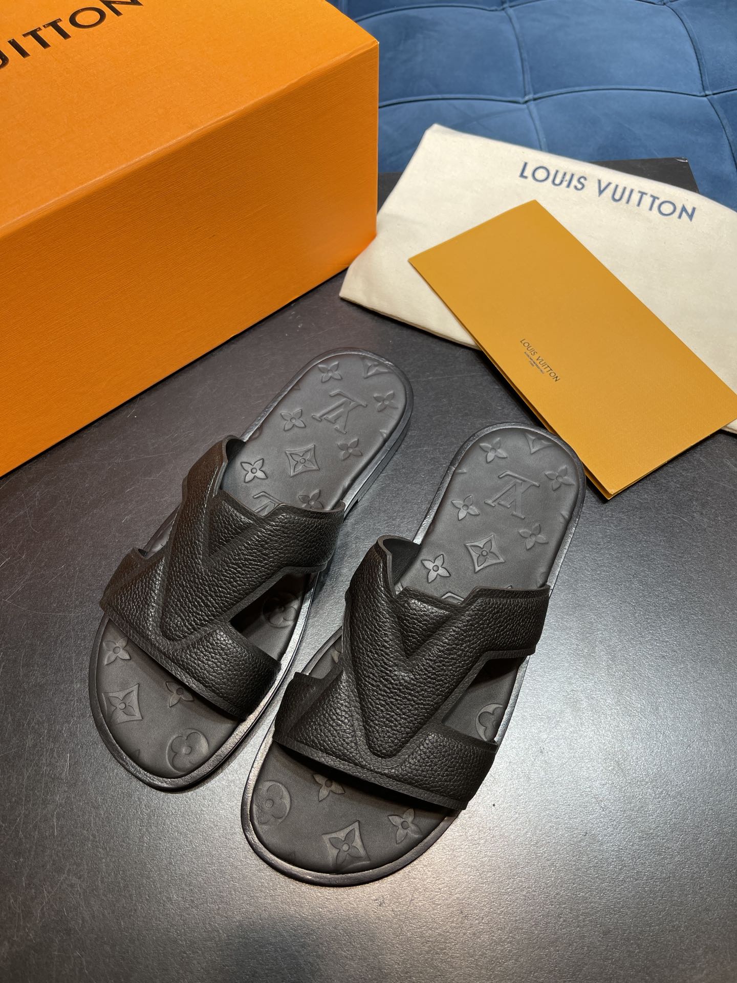 LV SANDAL