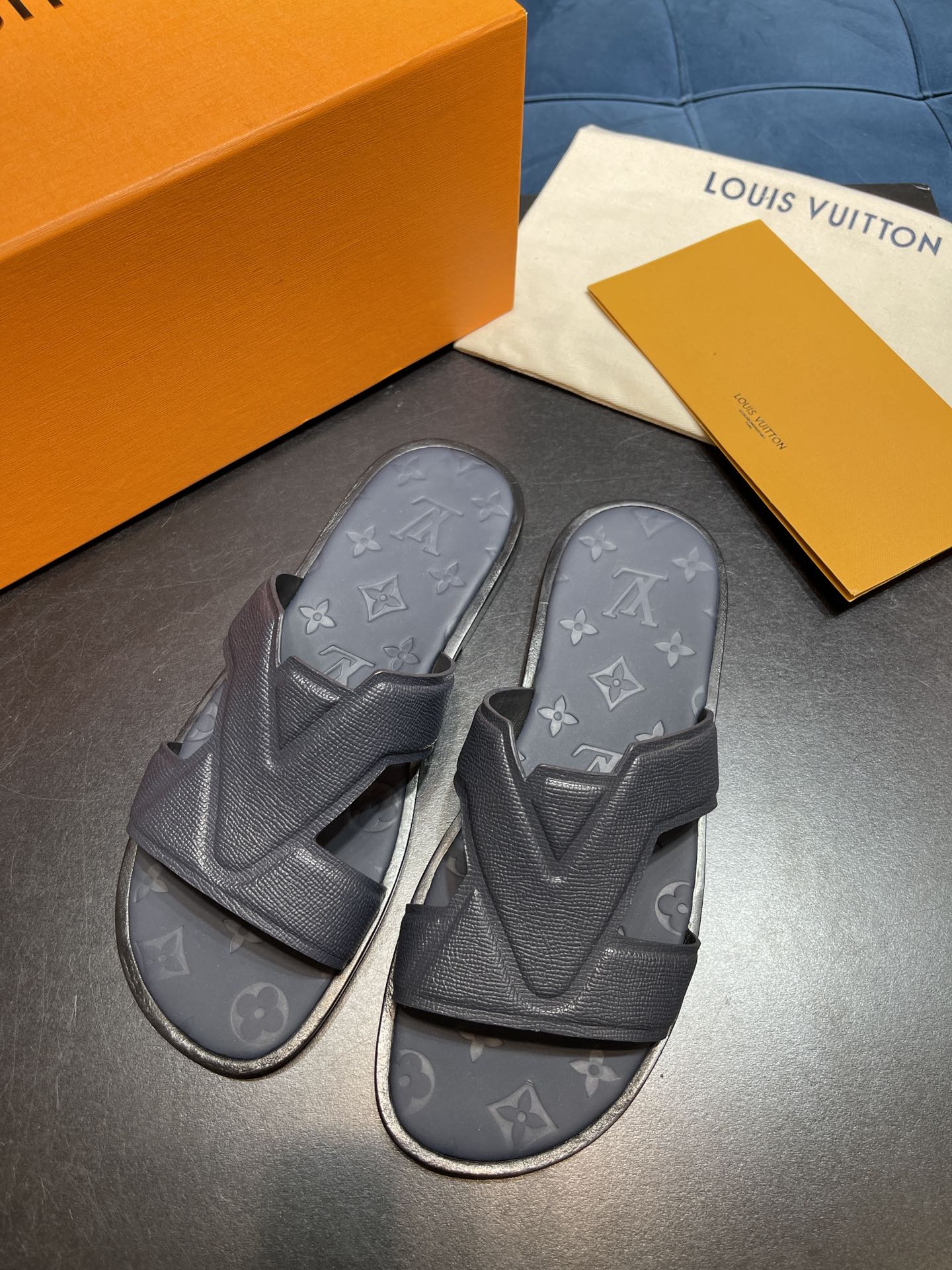 LV SANDAL