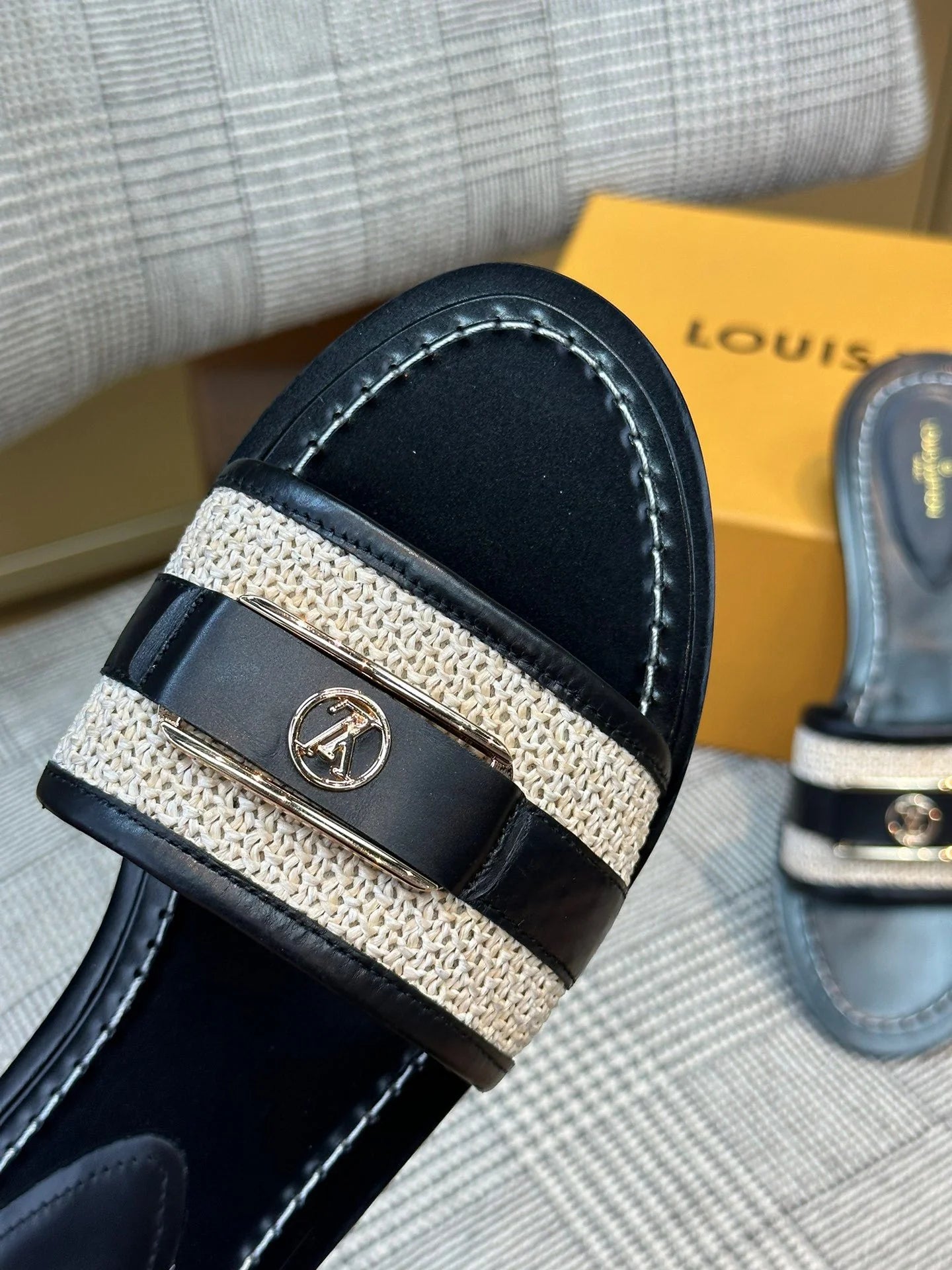 LV SANDAL