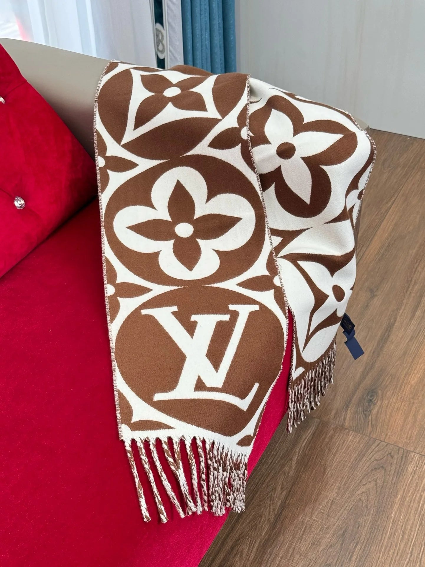 LV SCARF