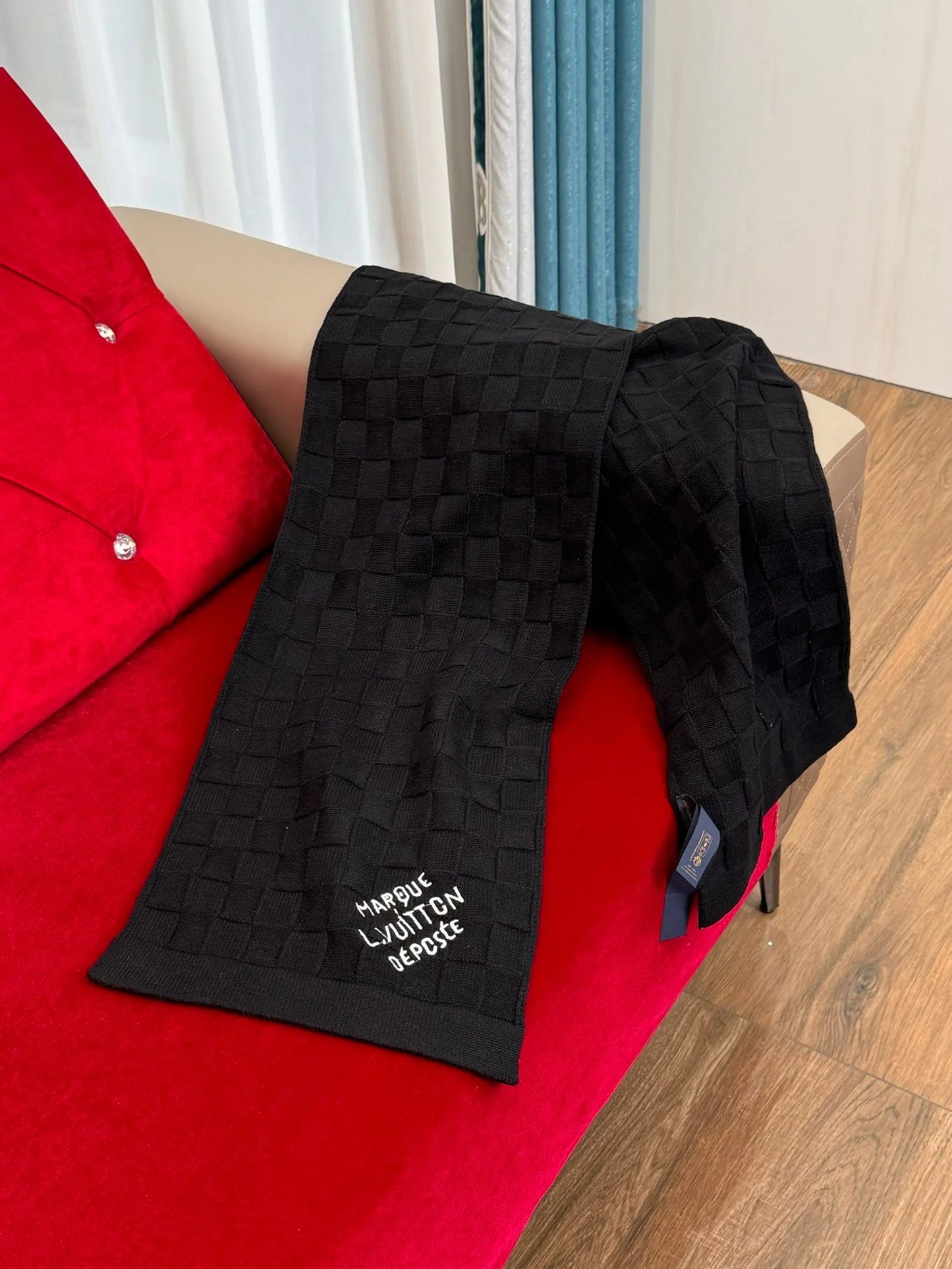 LV SCARF