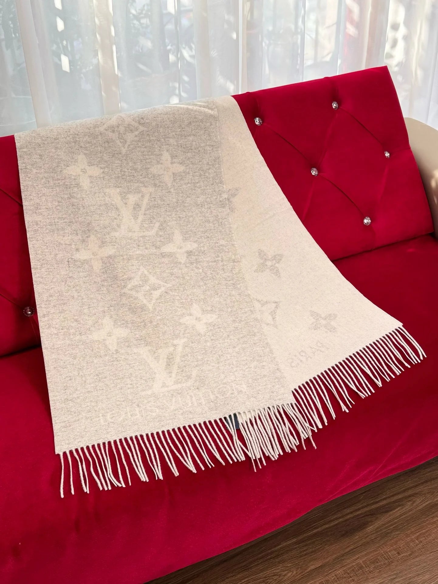 LV SCARF