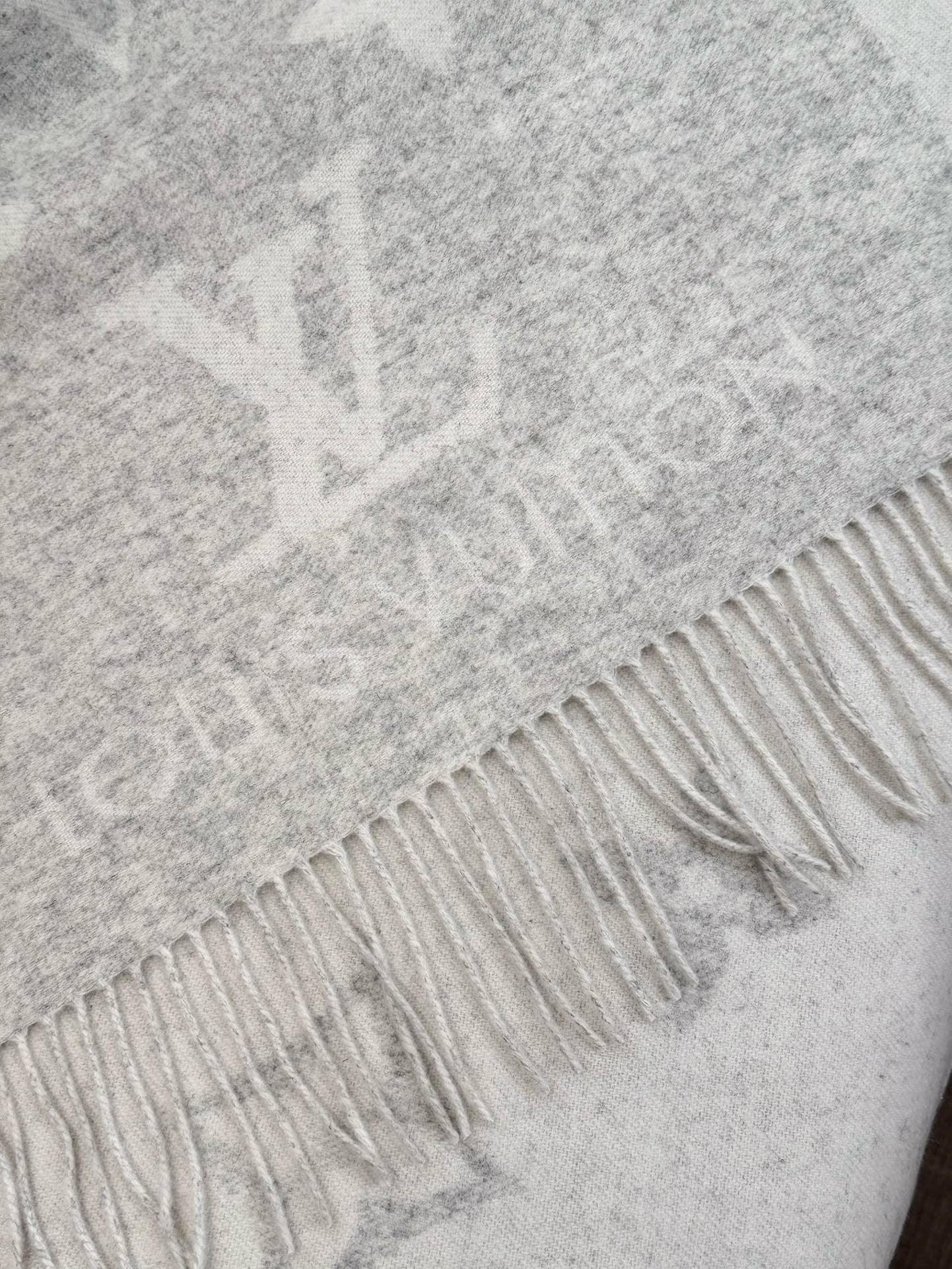 LV SCARF